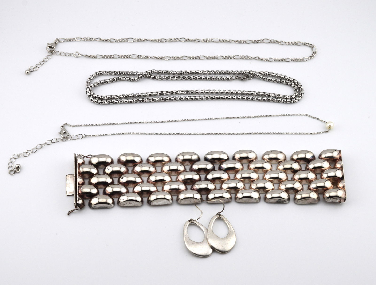 Lot of Silver Toned Jewelry 5 Pieces (1 of 2)