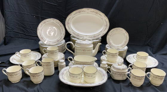 NORITAKE SHENANDOAH Set 71 China Set: Undersides are marked NORITAKE SHENANDOAH. Lot includes 12 dinner plates, 12 salad plates, 12 bread plates, 12 saucers, 12 teacups, 2 bowls, 1 oval serving dish, 1 oval serving bowl, 1 teapot with lid