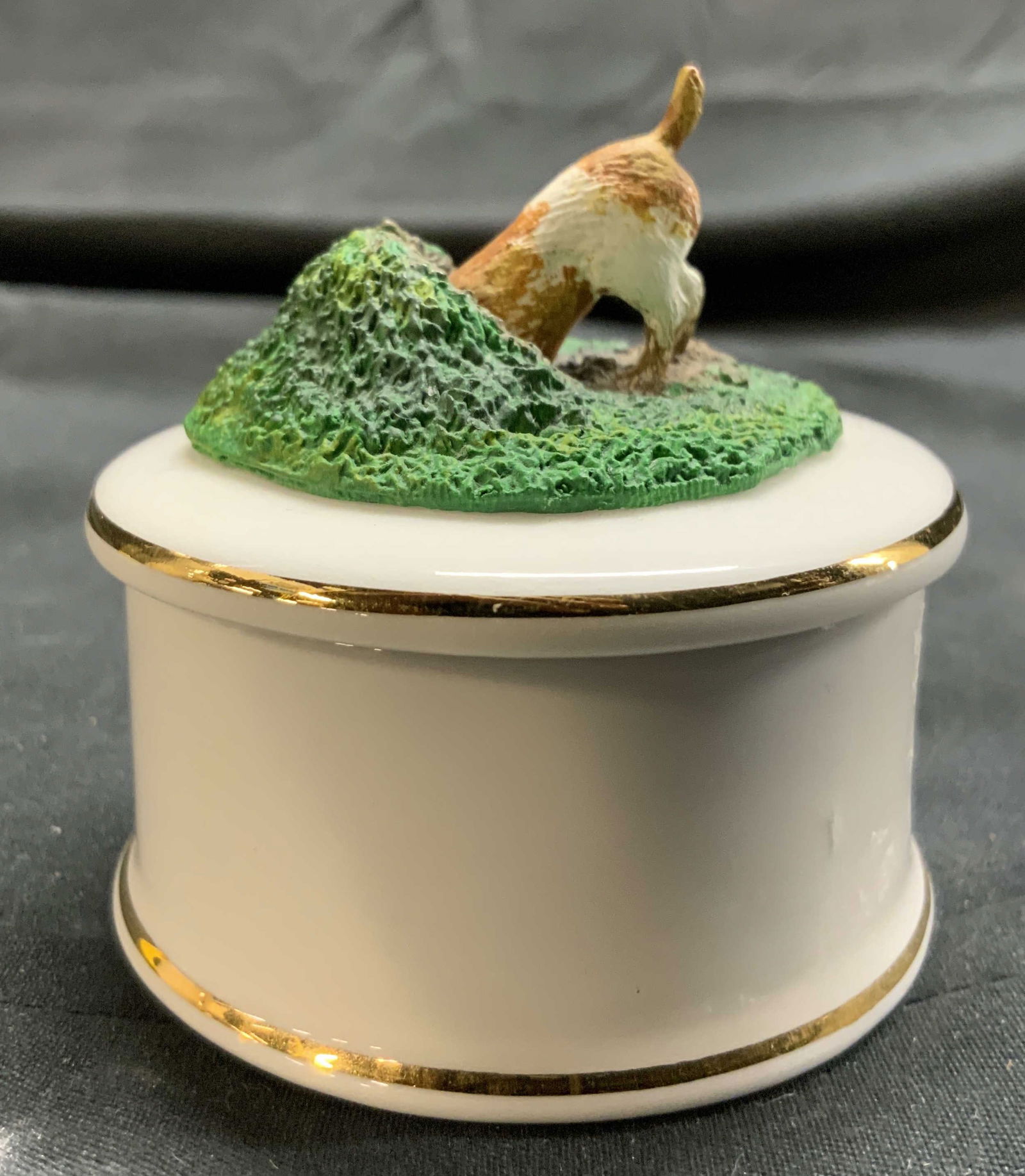 SHIRES Porc Trinket Dish W Dog in Bush (1 of 7)