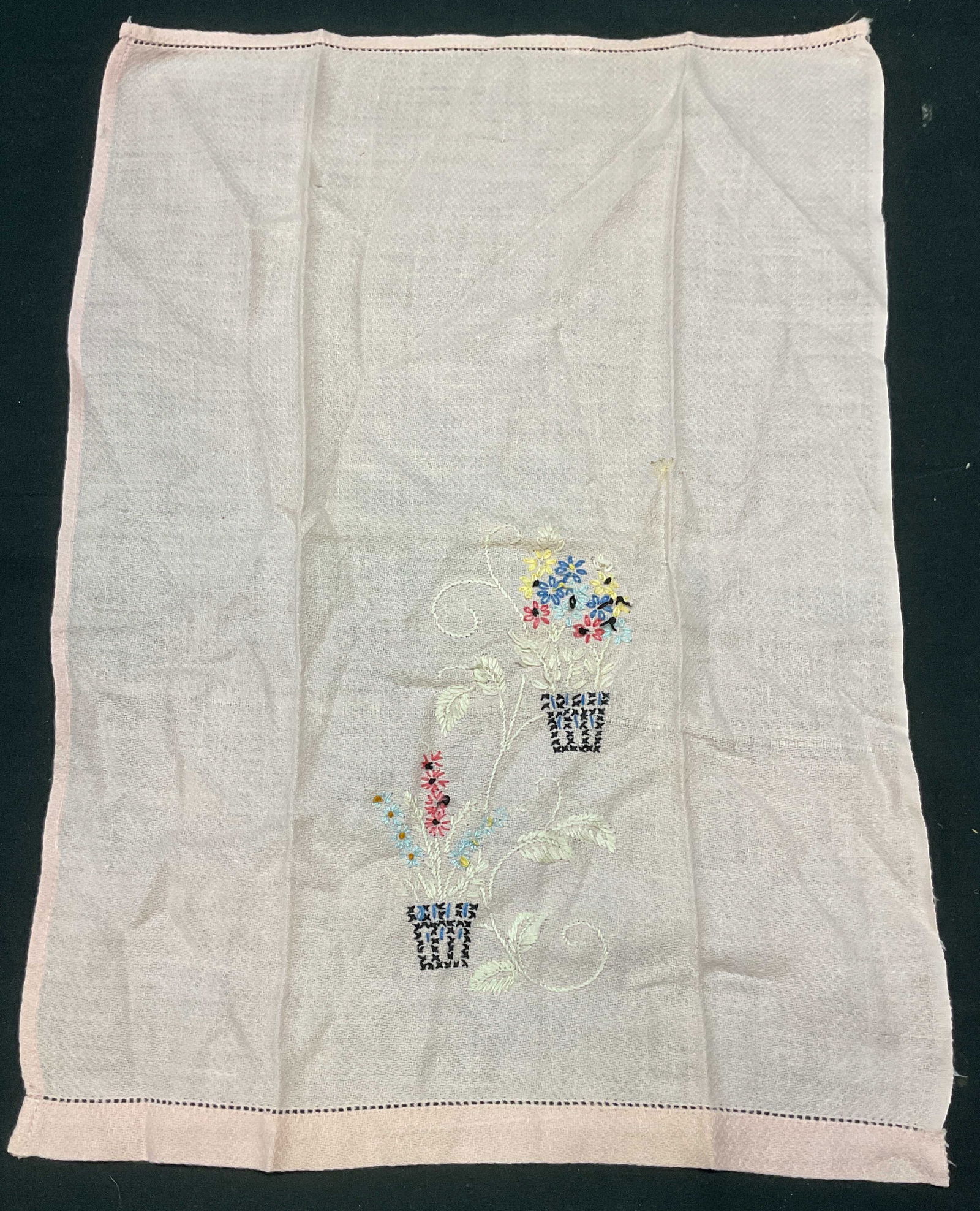 Vtg Pink Embroidered Floral Guest Towel (1 of 6)
