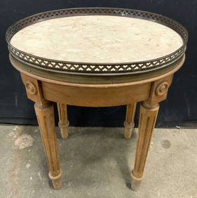VICTORIAN Vtg Neoclassical Wooden Oval Side Tbl (1 of 9)