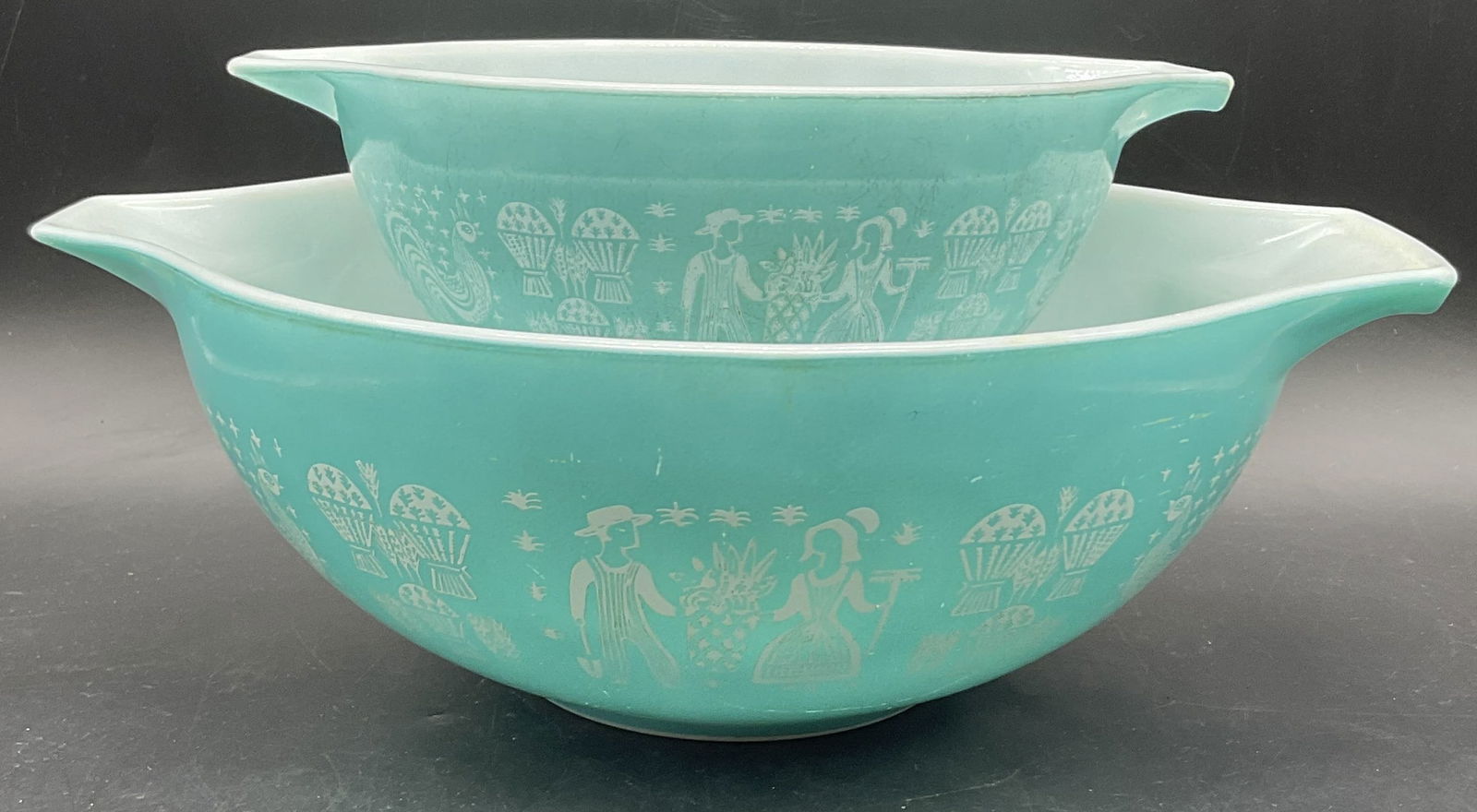 2 Pyrex USA Blue Amish ButterPrint Mixing Bowls (1 of 11)