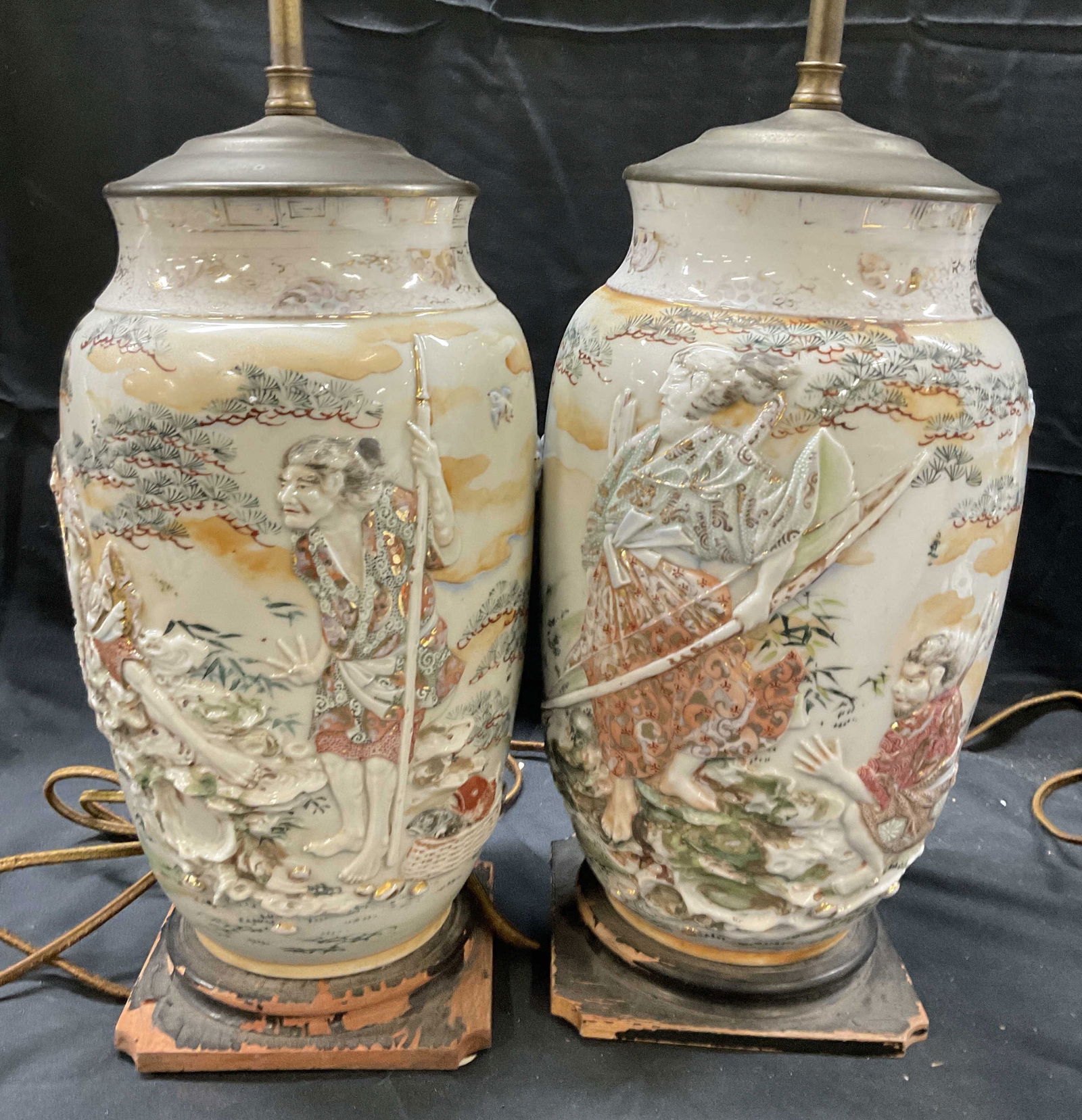 Pair Hand Painted Asian Ceramic Table Lamps (1 of 8)