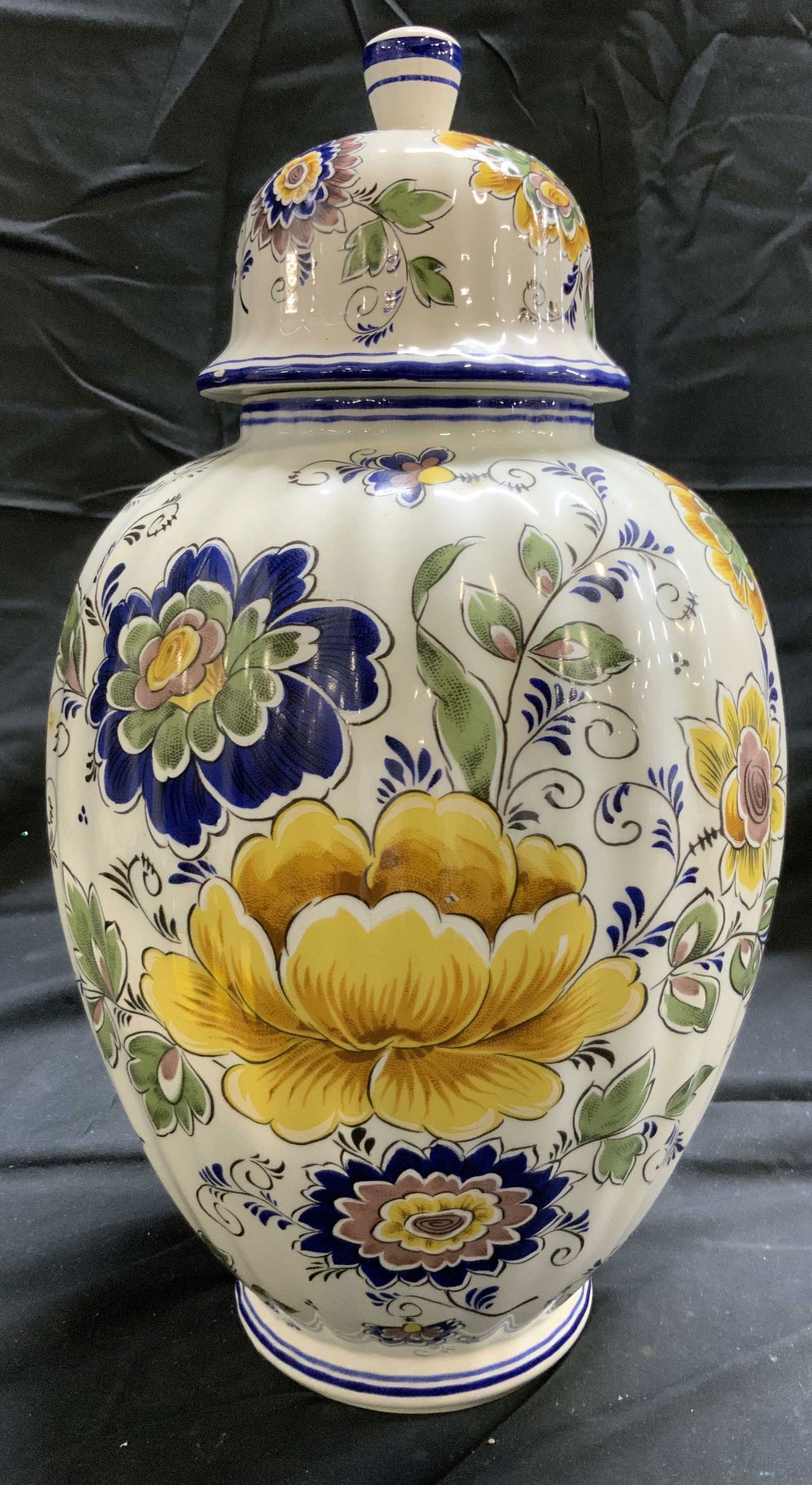 ARDALT PRIMAVERA Scalloped Porc Urn W Lid ITALY: Underside of urn reads ARDALT PRIMA VERA ITALY. Urn is scalloped. Piece is porcelain. Urn has intricate multi toned floral & leaf detail. Urn includes lid. Piece measures approximately 14 inches tall