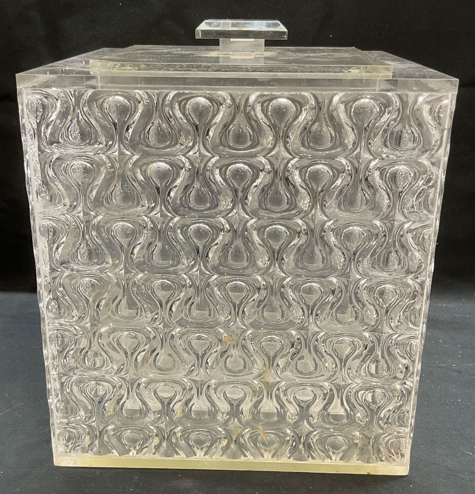 Mid Century Modern Square Lucite Ice Bucket: Mid century modern square shaped lucite ice bucket with lid. Geometric double walled design. Measures approx 8 x 8 x 8.5 inches. Surface wear including scratching and chip on lid. Mid century modern i