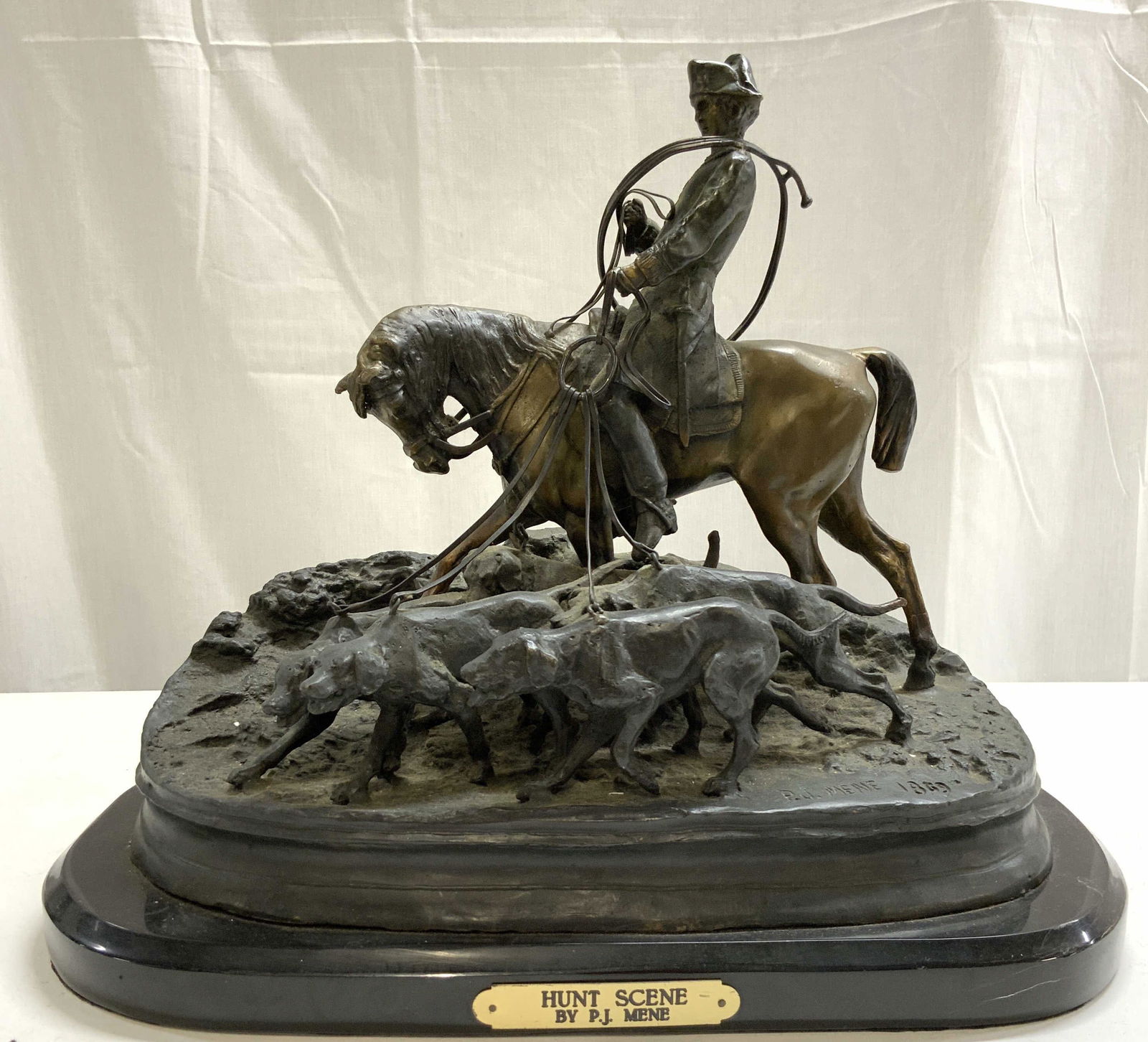 After PJ MENE HUNT SCENE Brnz Fig Marble Base (1 of 11)