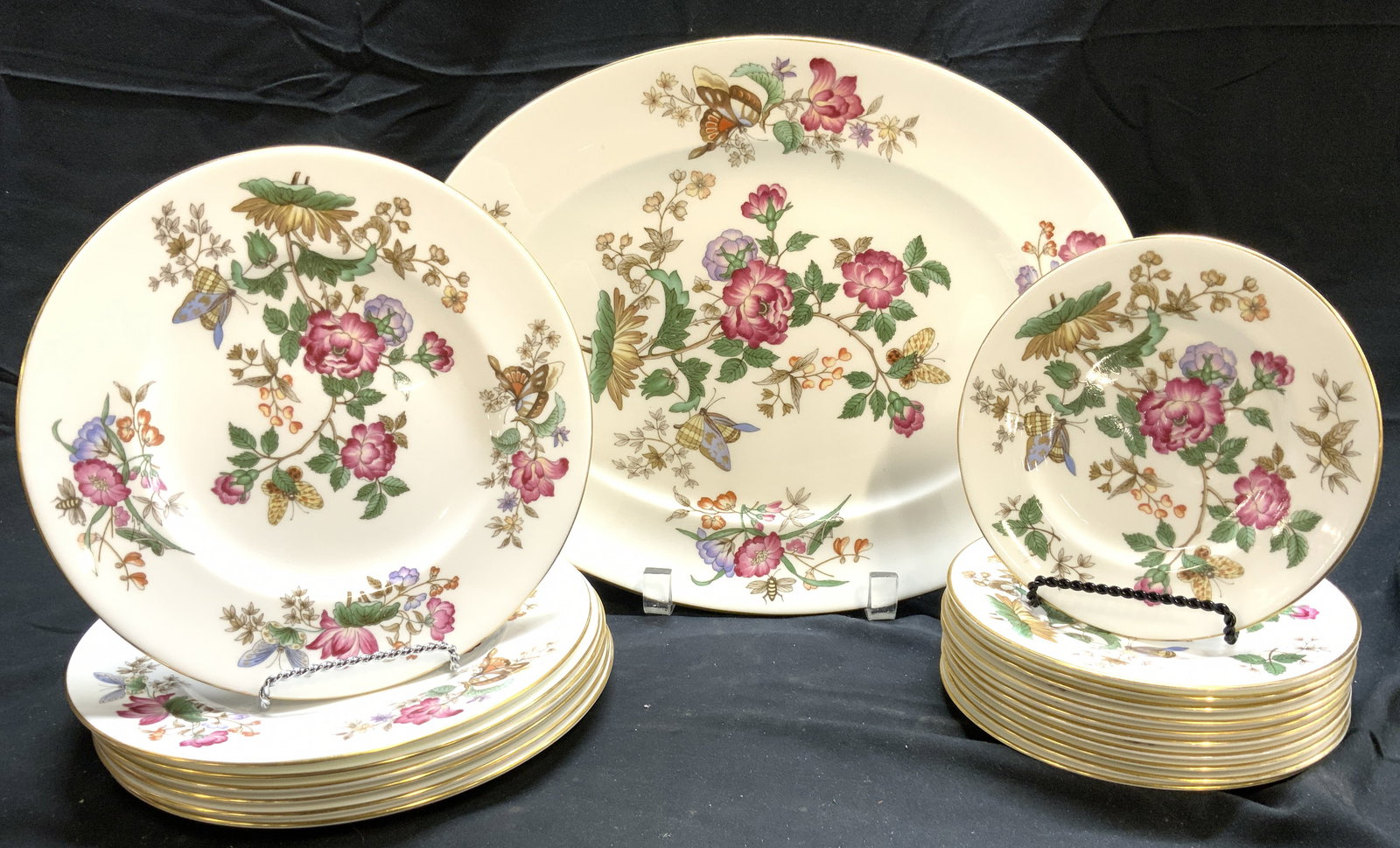 WEDGWOOD CHARNWOOD Partial China Set 19 (1 of 8)