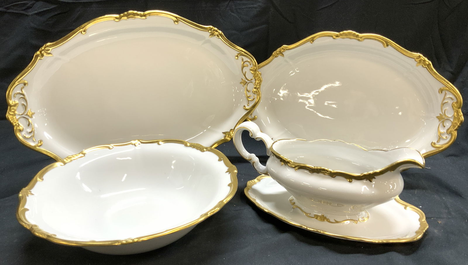 WEIMAR PORZELLAN KATHARINA Set 4 Porc W Gilt Rims (1 of 8)