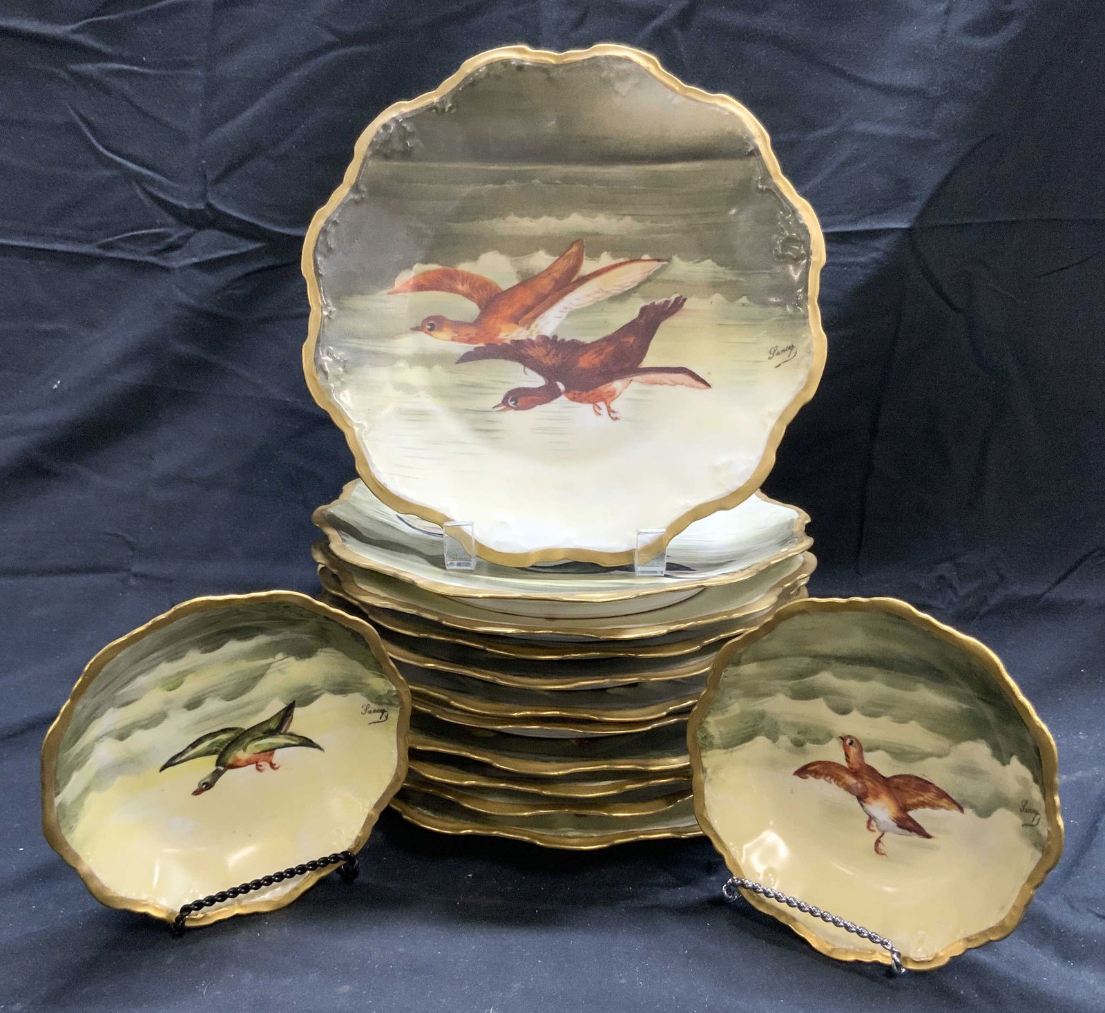 LRL LIMOGES FRANCE Set 13 Vntg Porcelainware (1 of 8)