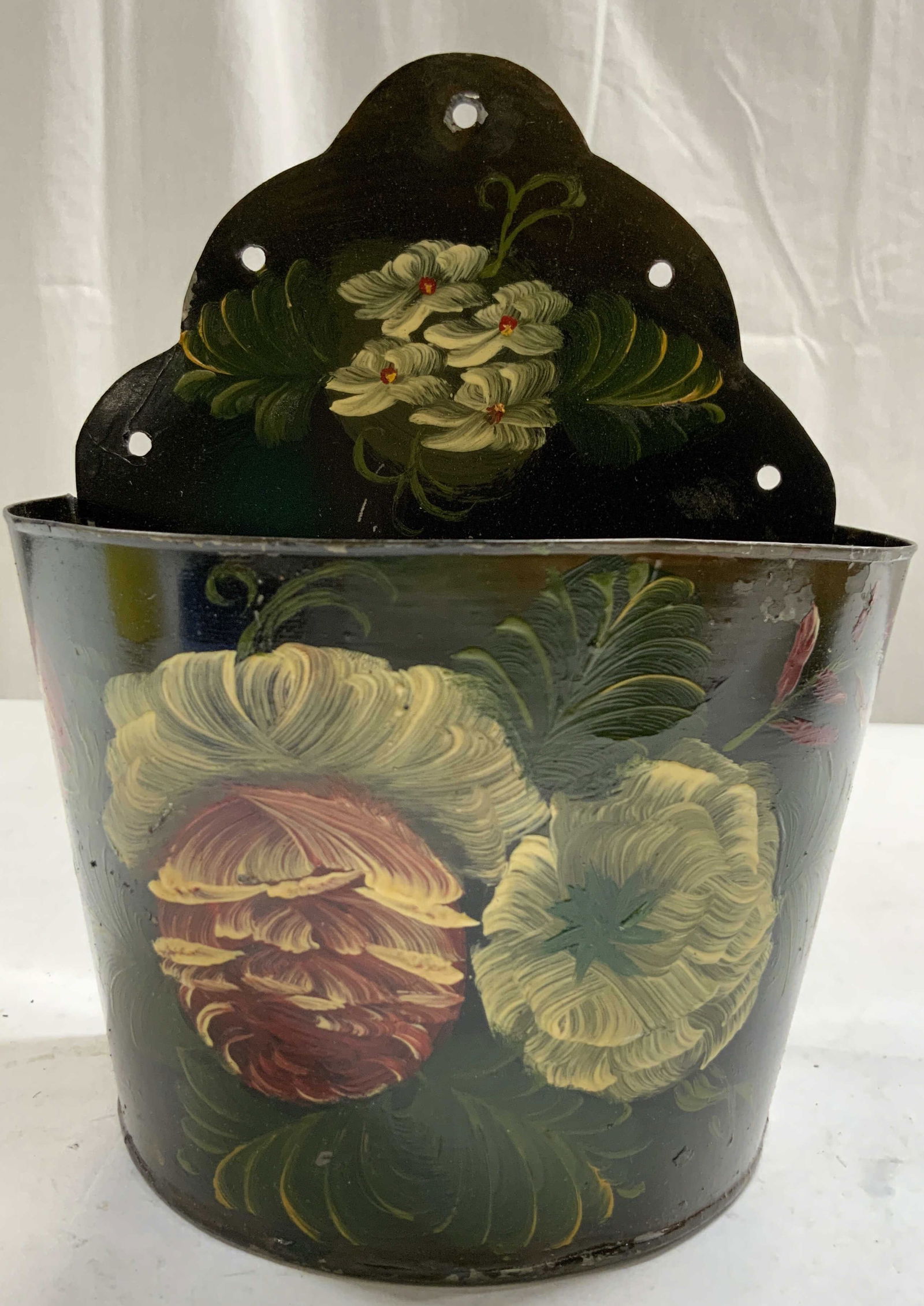 Vtg Hand Painted Toleware Wall Mount Planter (1 of 7)