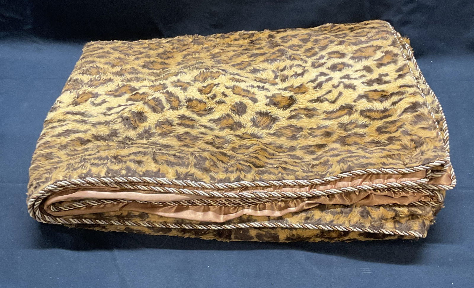 DRANSFIELD & ROSS Cheetah Print Throw Blanket (1 of 7)