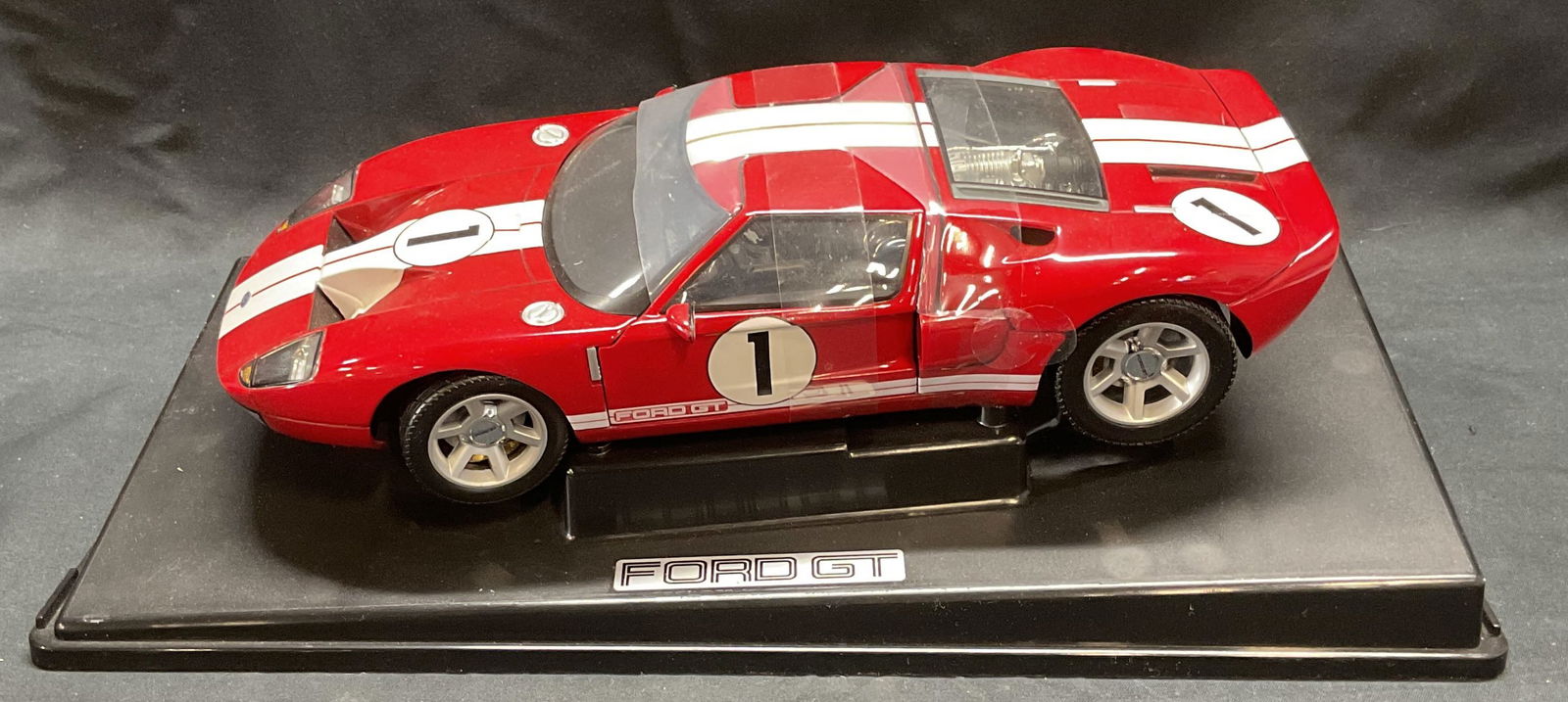 Ford GT Model Car Display (1 of 6)