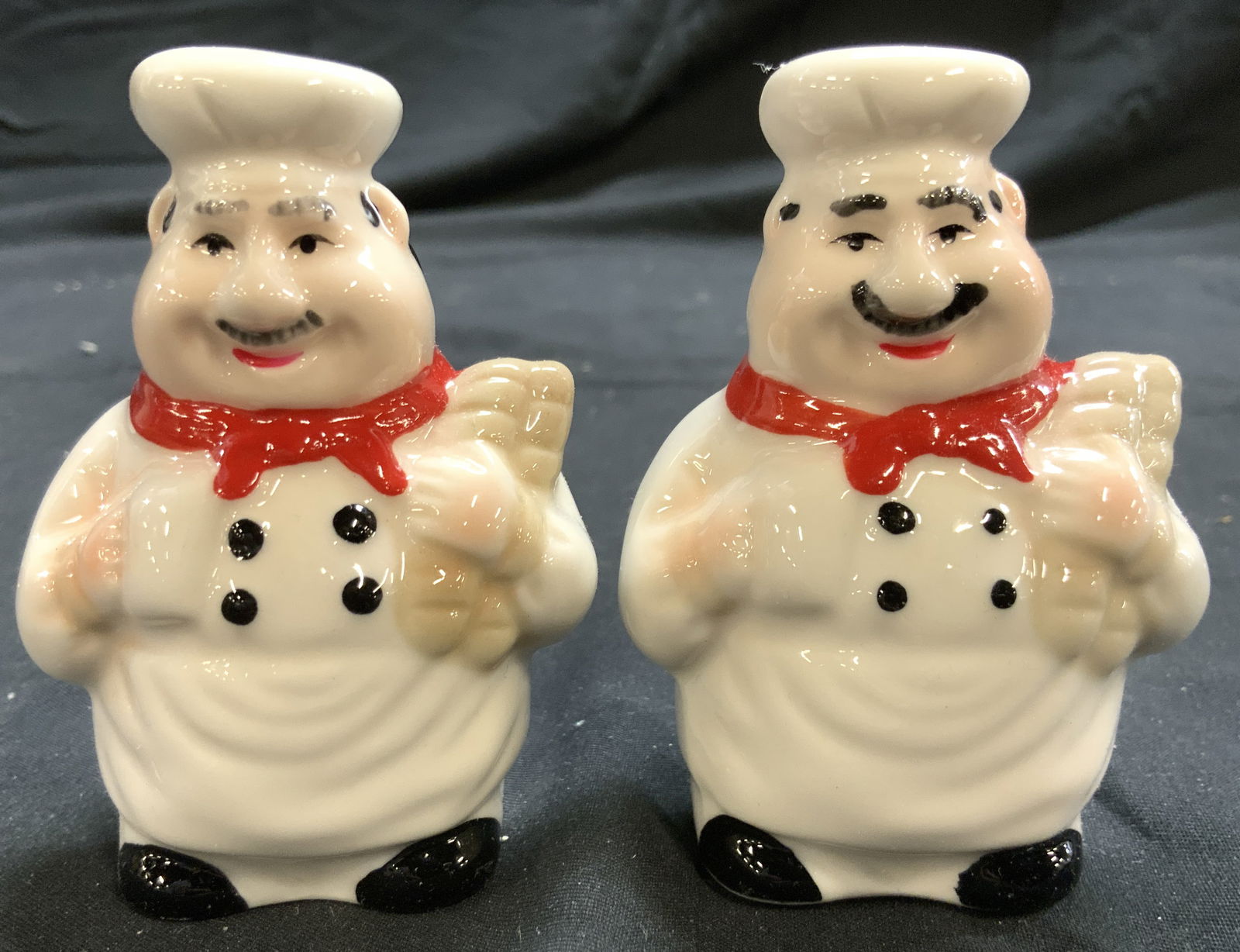 Lot 2 Vtg Chef Porc Salt & Pepper Shakers W Box (1 of 8)