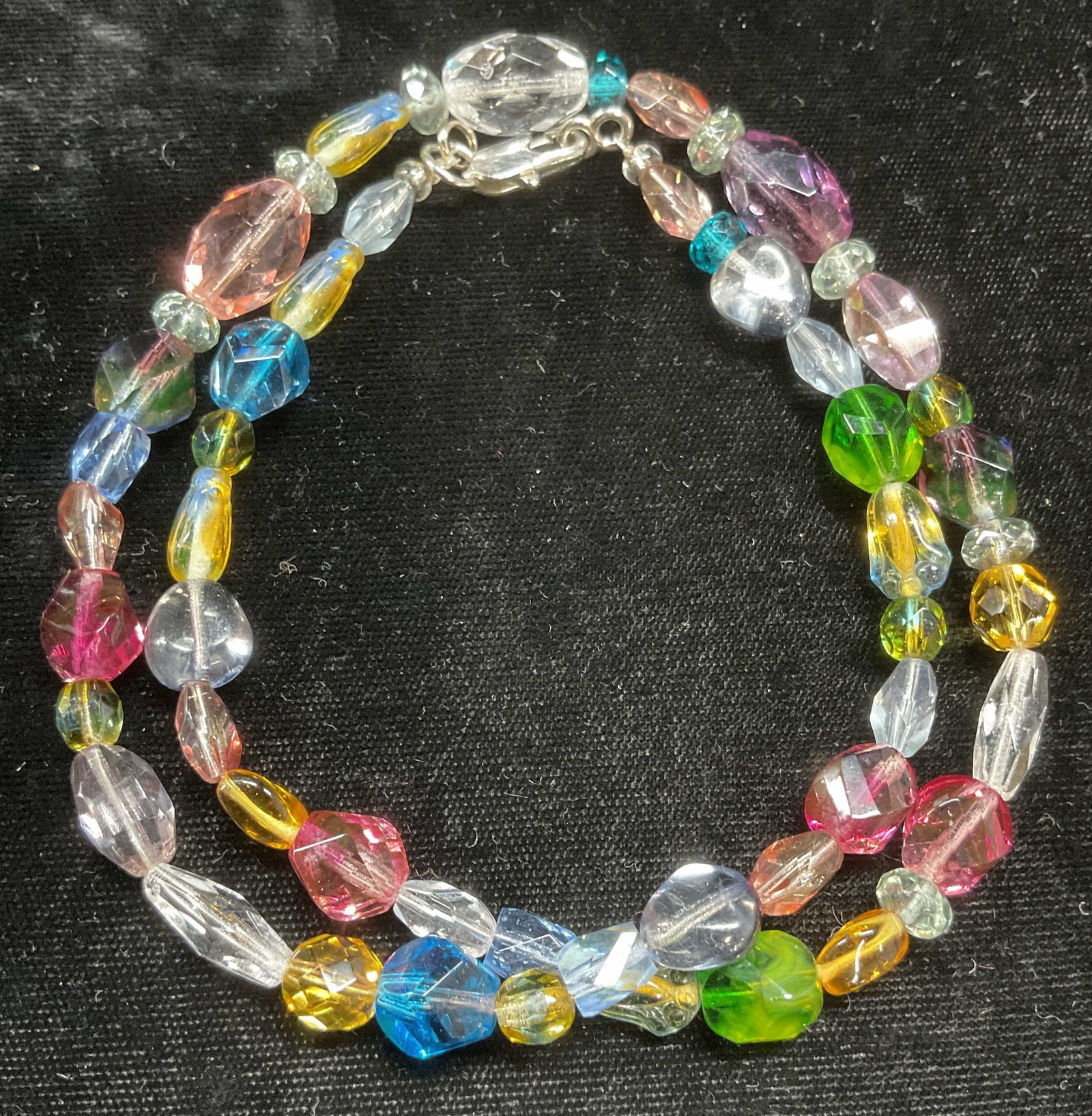 Multicolor Crystal Faux Gem Beaded Necklace: Multicolor Crystal faux gemstone beaded necklace. Drop length approx 9.75 inches. Some wear including scratching. Jewelry, costume jewelry, estate jewelry, fashion jewelry, cocktail jewelry, accessori