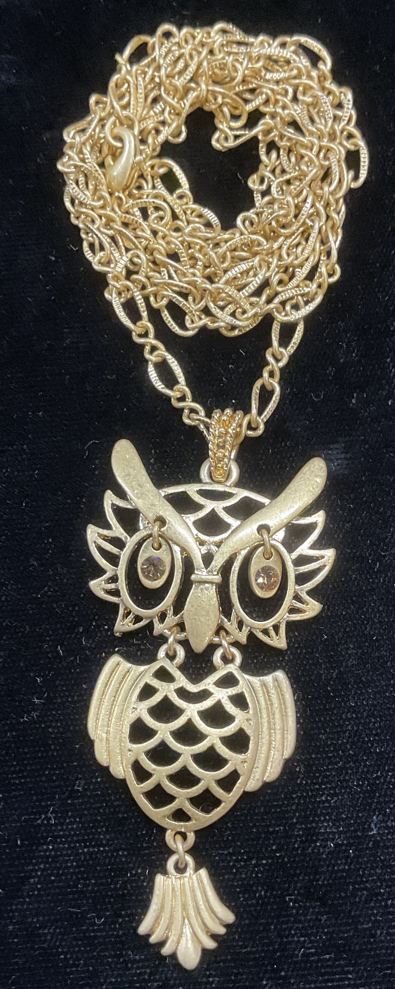 Vintage Avon Gold Tone Owl Pendant Necklace: Vintage Avon gold tone owl motif pendant necklace with crystal decoration. Signed on pendant. Drop length approx 20.5 inches. Pendant approx 2.75 inches long. Some wear including scratching. Jewelry, 