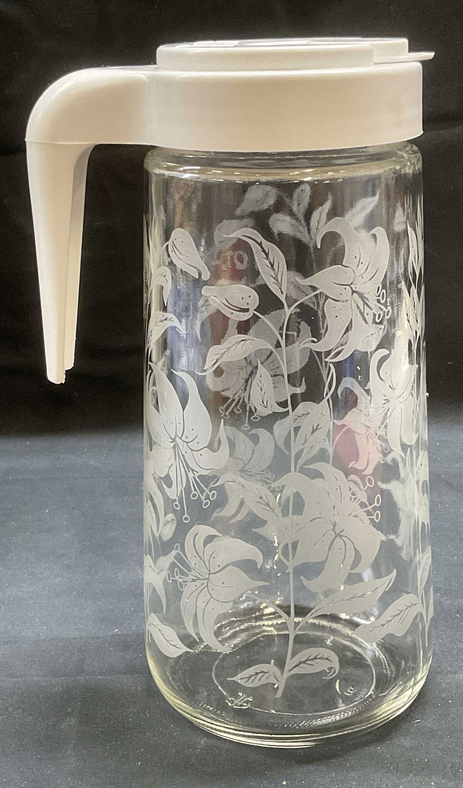 Sgn TANG JG Hibiscus Flower Glass Carafe Pitcher (1 of 8)