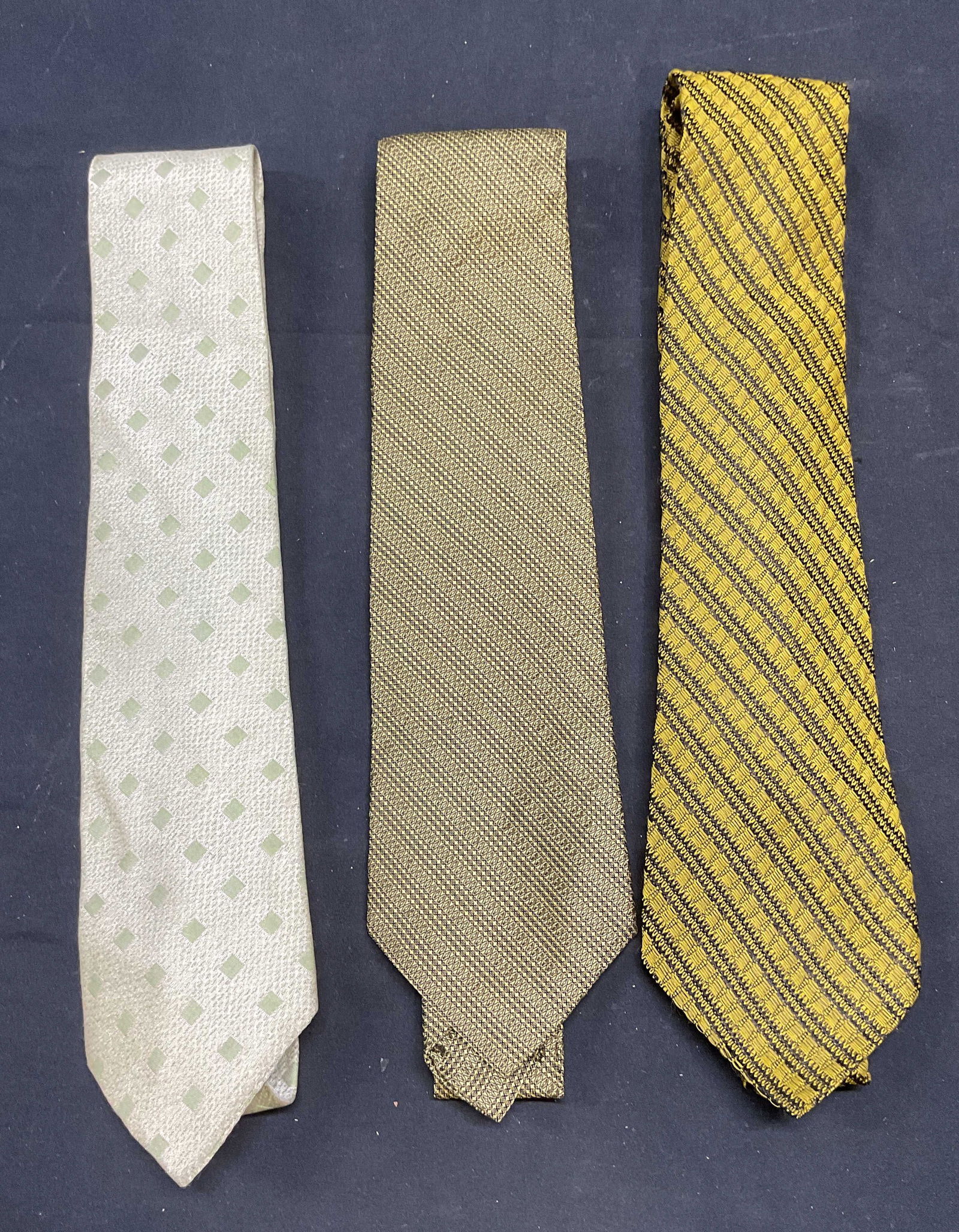 Lot 3 Vintage Green Patterned Ties (1 of 7)