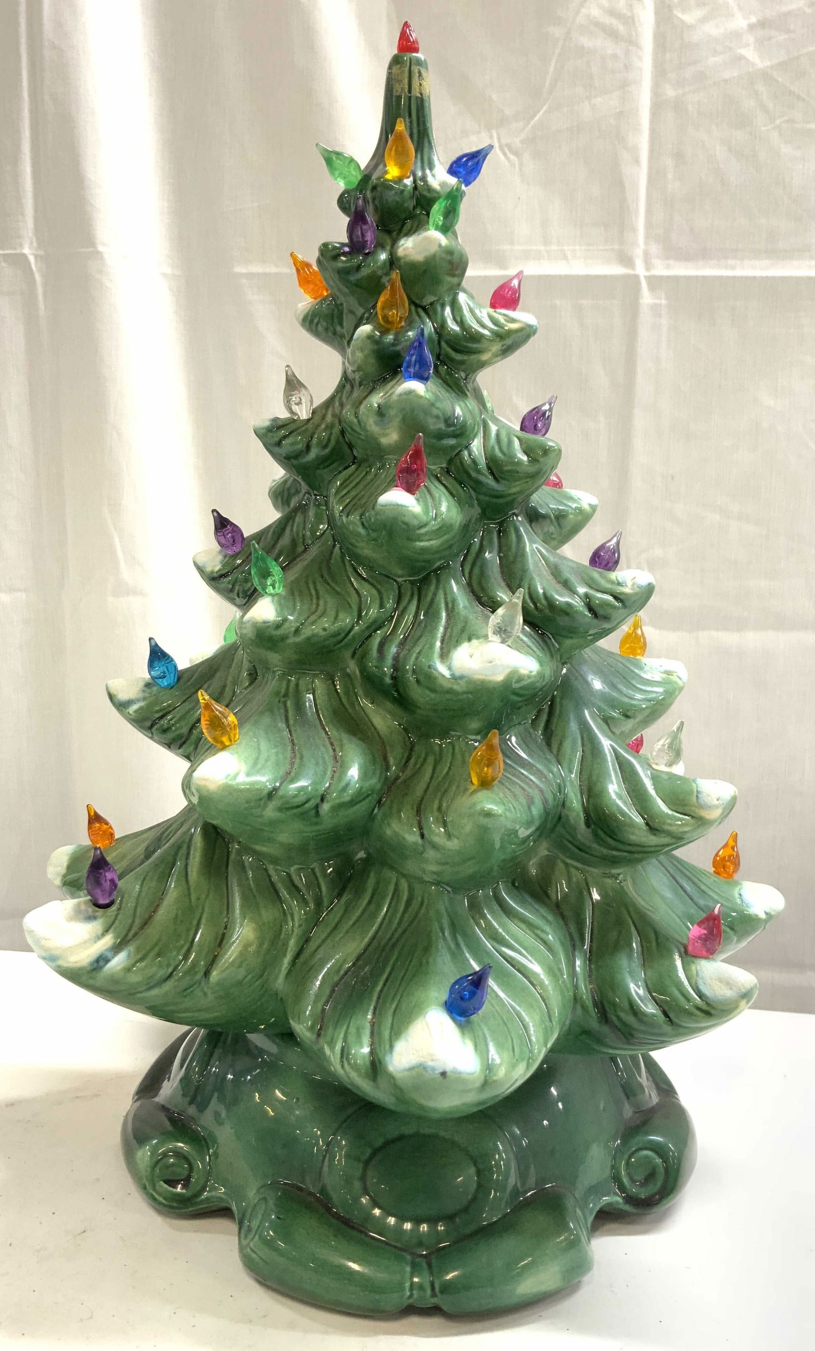 MBB Ceramic Christmas Tree Tbl Lamp Music Box (1 of 7)