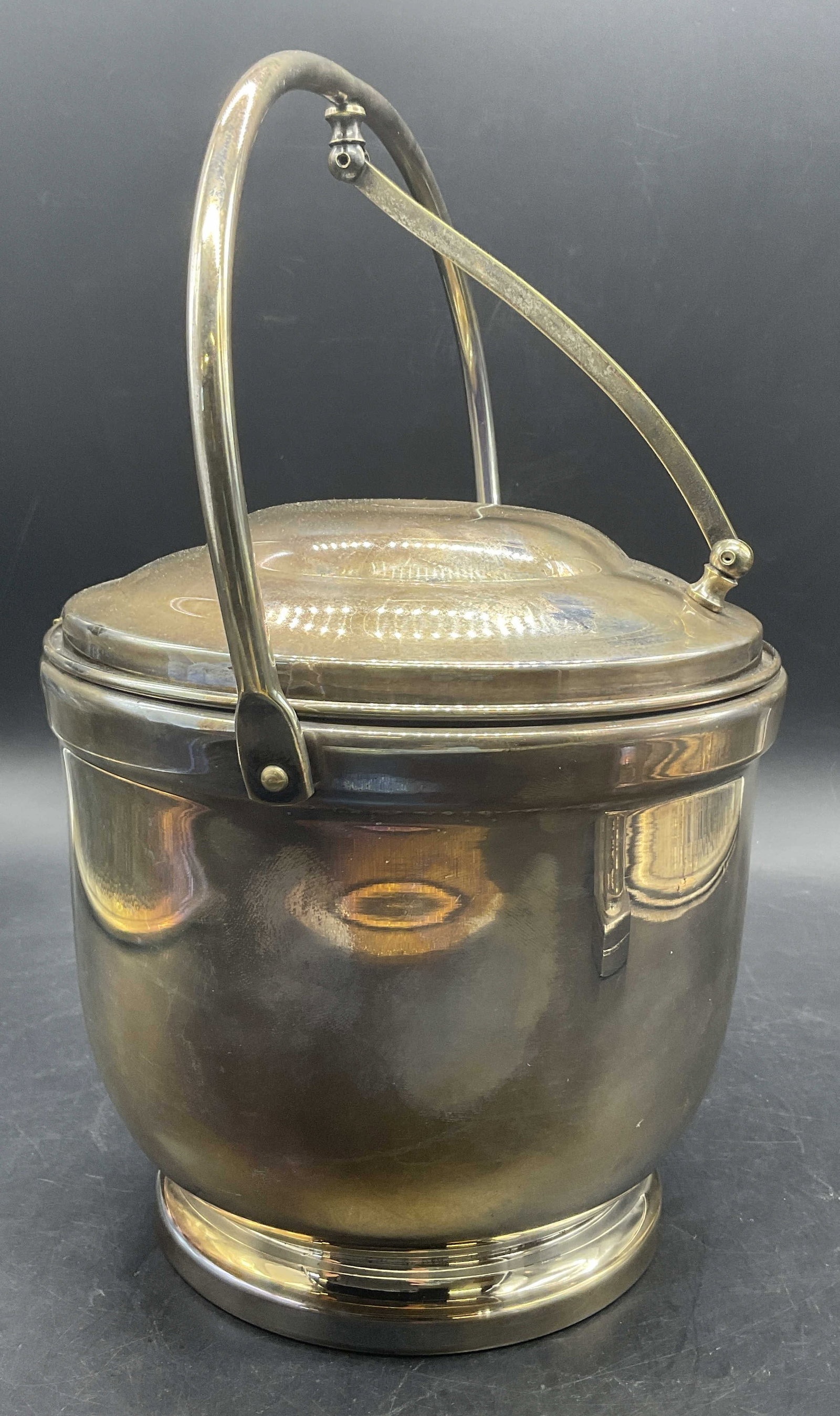 TOWLE SILVER PLATE Vintage Handled Ice Bucket: TOWLE SILVER PLATE Vintage Ice Bucket. Top handle. Lidded. Measures approx. 11.5H x 7W in. Underside signed TOWLE SILVER PLATE. Lid is loose. Surface wear consistent with age, use, and exposure. home 
