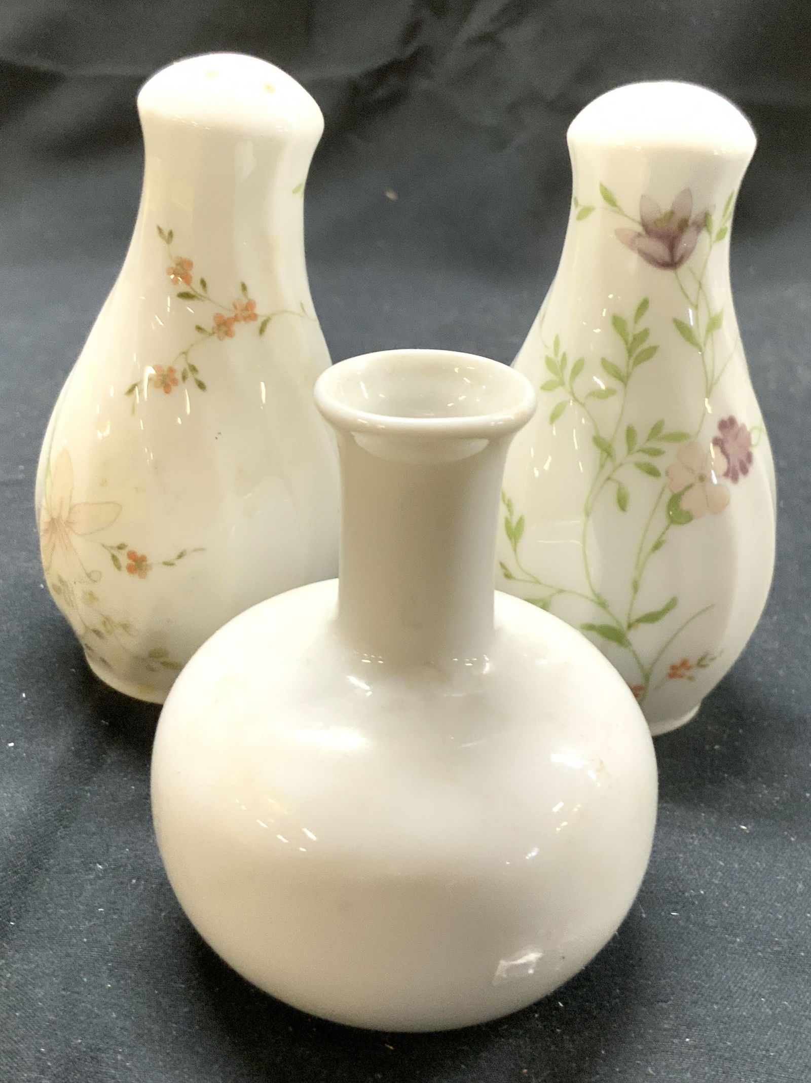 Lot 3 WEDGWOOD S&P Shakers & DANSK Vase (1 of 7)