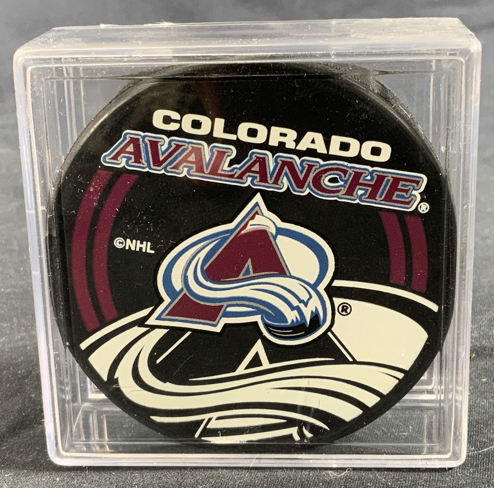 COLORADO AVALANCHE Hockey Puck in Case (1 of 7)