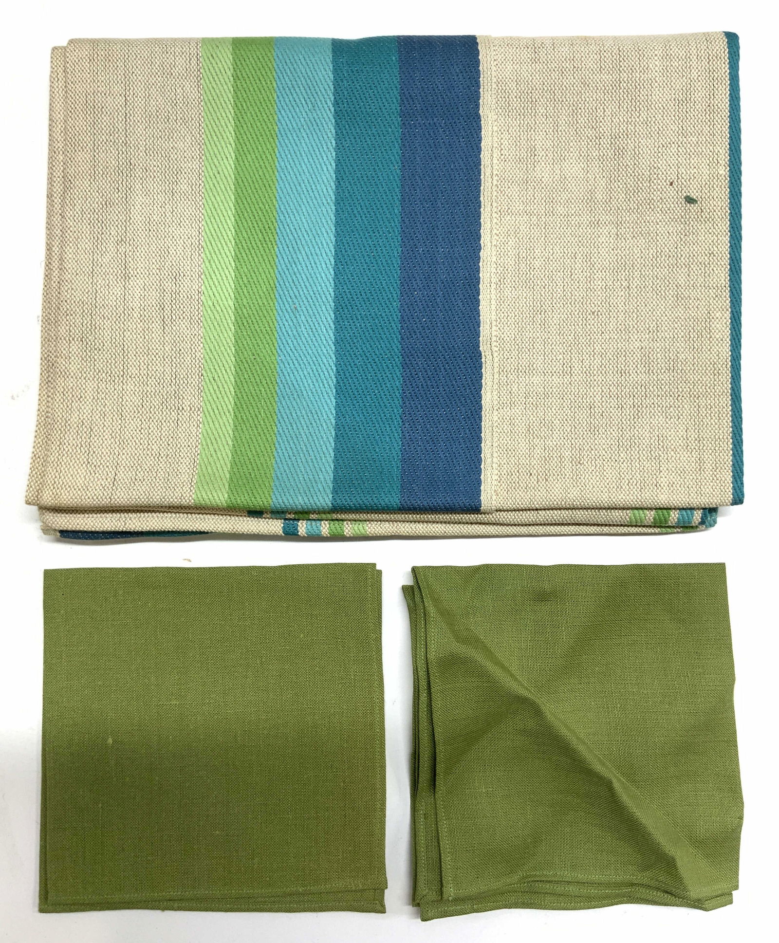 Lot 3 Table Linens & Table Cloth (1 of 7)