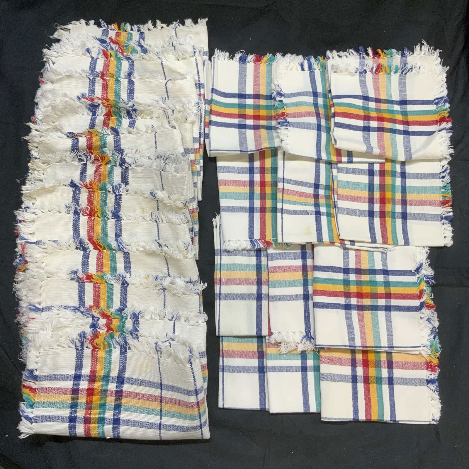 Set 12 White Plaid Placemats & Table Linens (1 of 6)