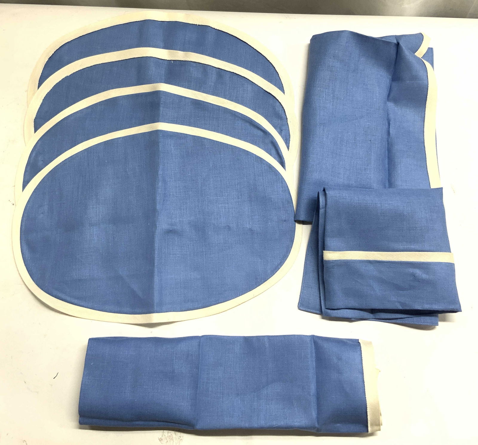 Lot 7 Vintage Table Linens & Placemats (1 of 6)