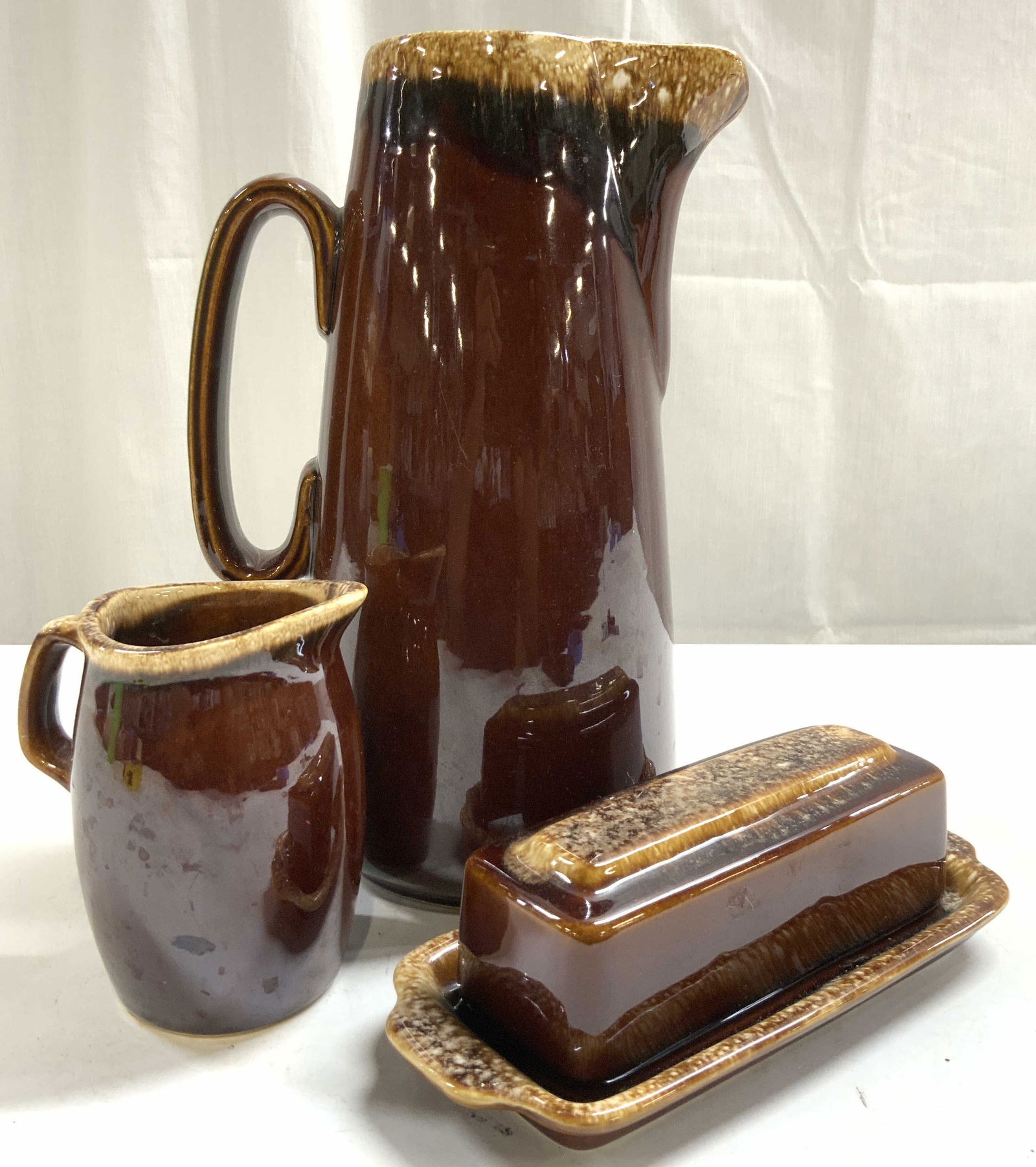 HULL Lot 3 Ceramic Pitcher, Creamer & Butter Dish (1 of 7)