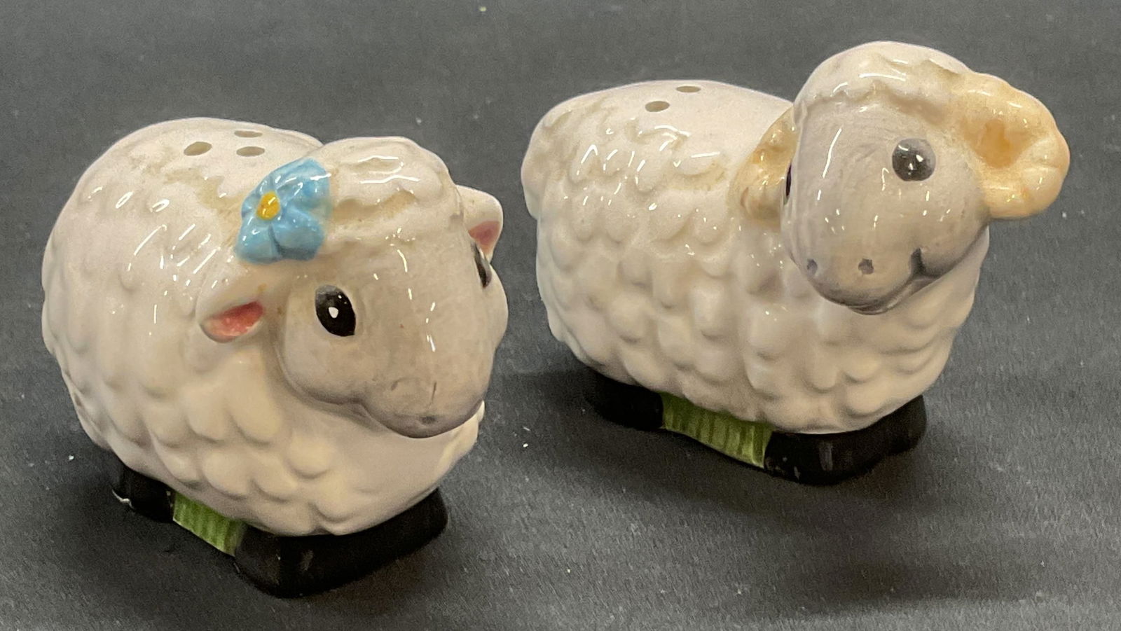 Vintage Enesco Ceramic Sheep Salt & Pepper Shakers (1 of 6)