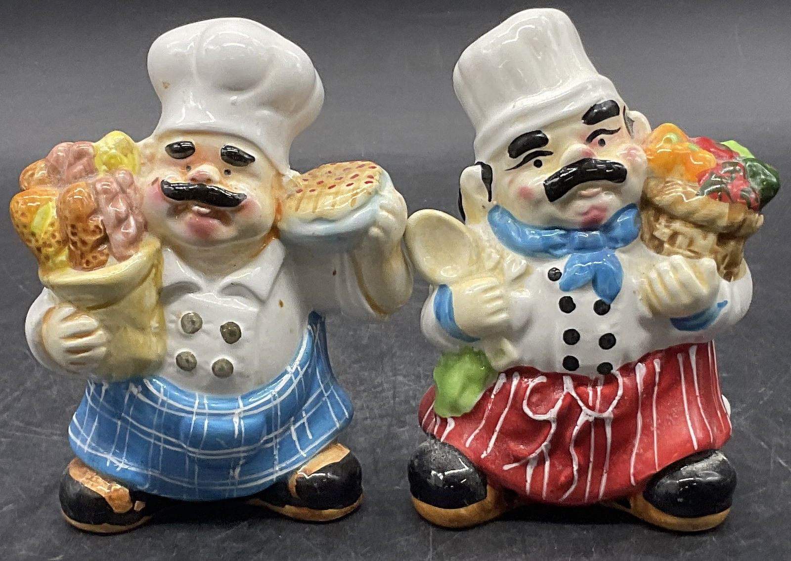 Lot 2 Vintage Ceramic Chef Salt & Pepper Shakers (1 of 7)