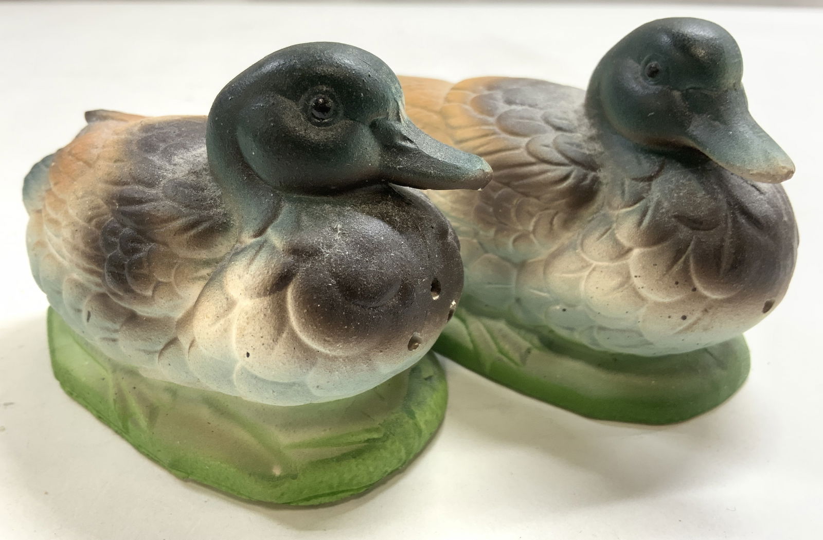ARTMARK Porcelain Duck Figure S&P Shakers: Undersides have tags which read ARTMARK. Lot includes 1 salt and 1 pepper shaker. Each piece is porcelain & depict seated ducks. Each piece measures approx 4 inches deep 2.5 inches tall 2 inches wide.