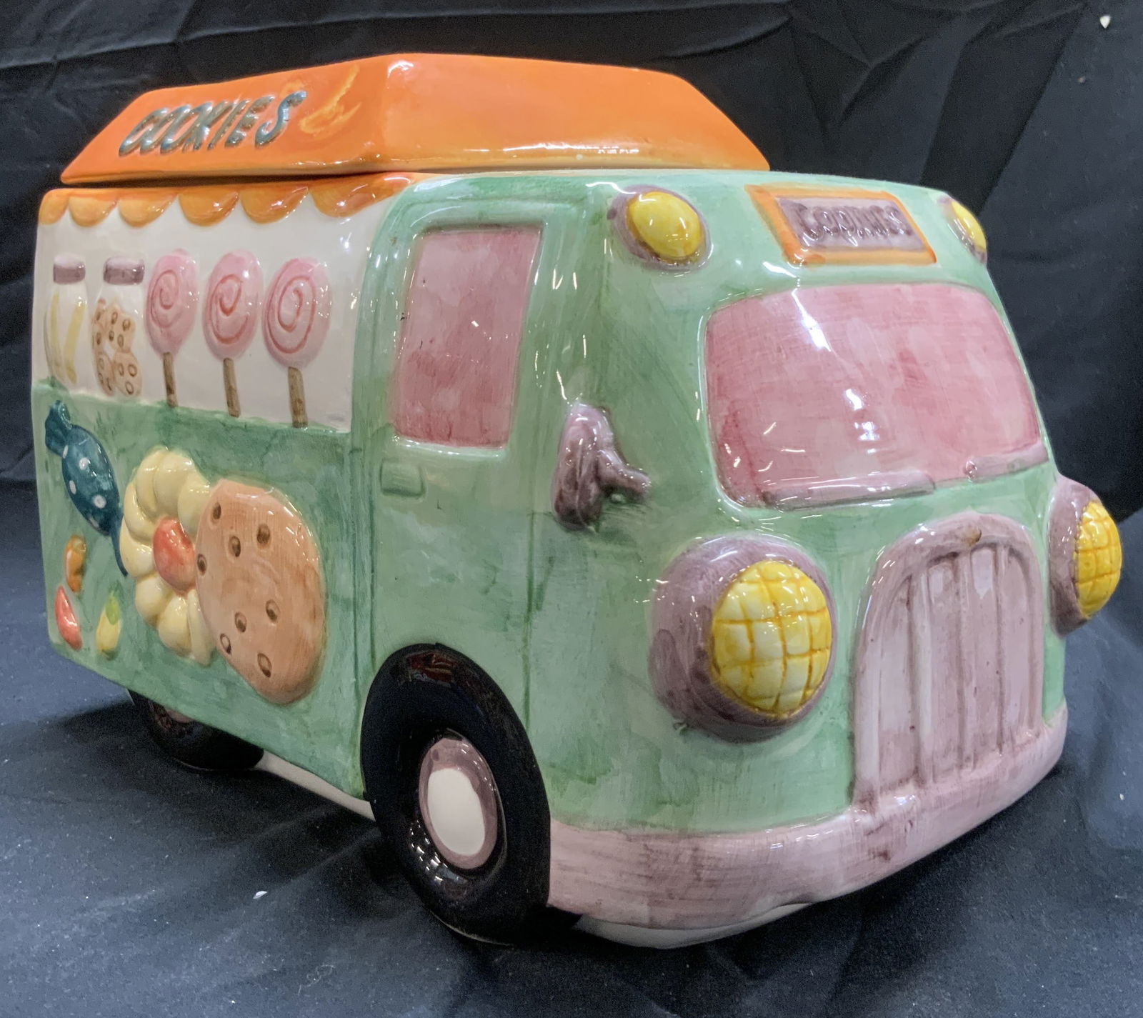 JAY P PORT CO Porcelain Cookie Jar W Lid (1 of 9)