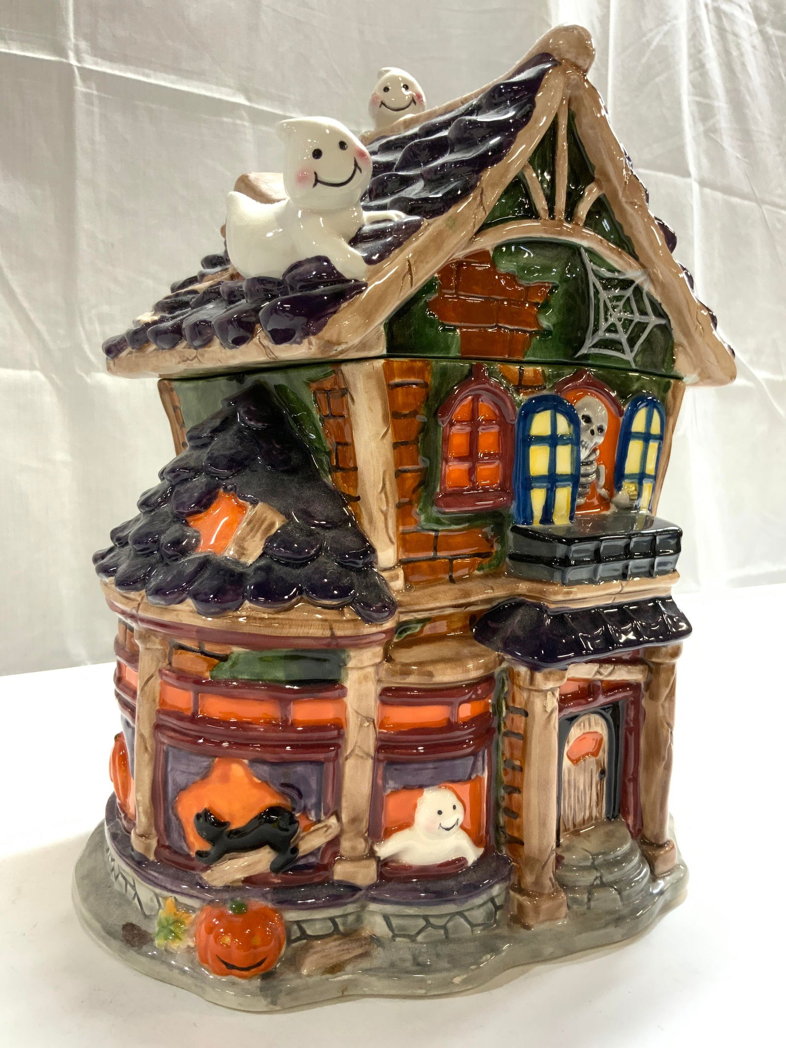 MRS FIELDS Halloween House Porc Cookie Jar W Lid (1 of 10)