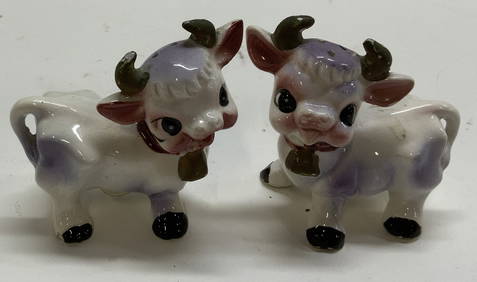 Pair Vintage Porcelain Cow Salt & Pepper Shakers (1 of 6)