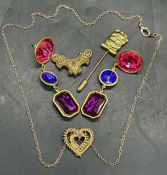 4 Vintage Gold Tn Metal Earrings, Pin, & Necklace (1 of 9)