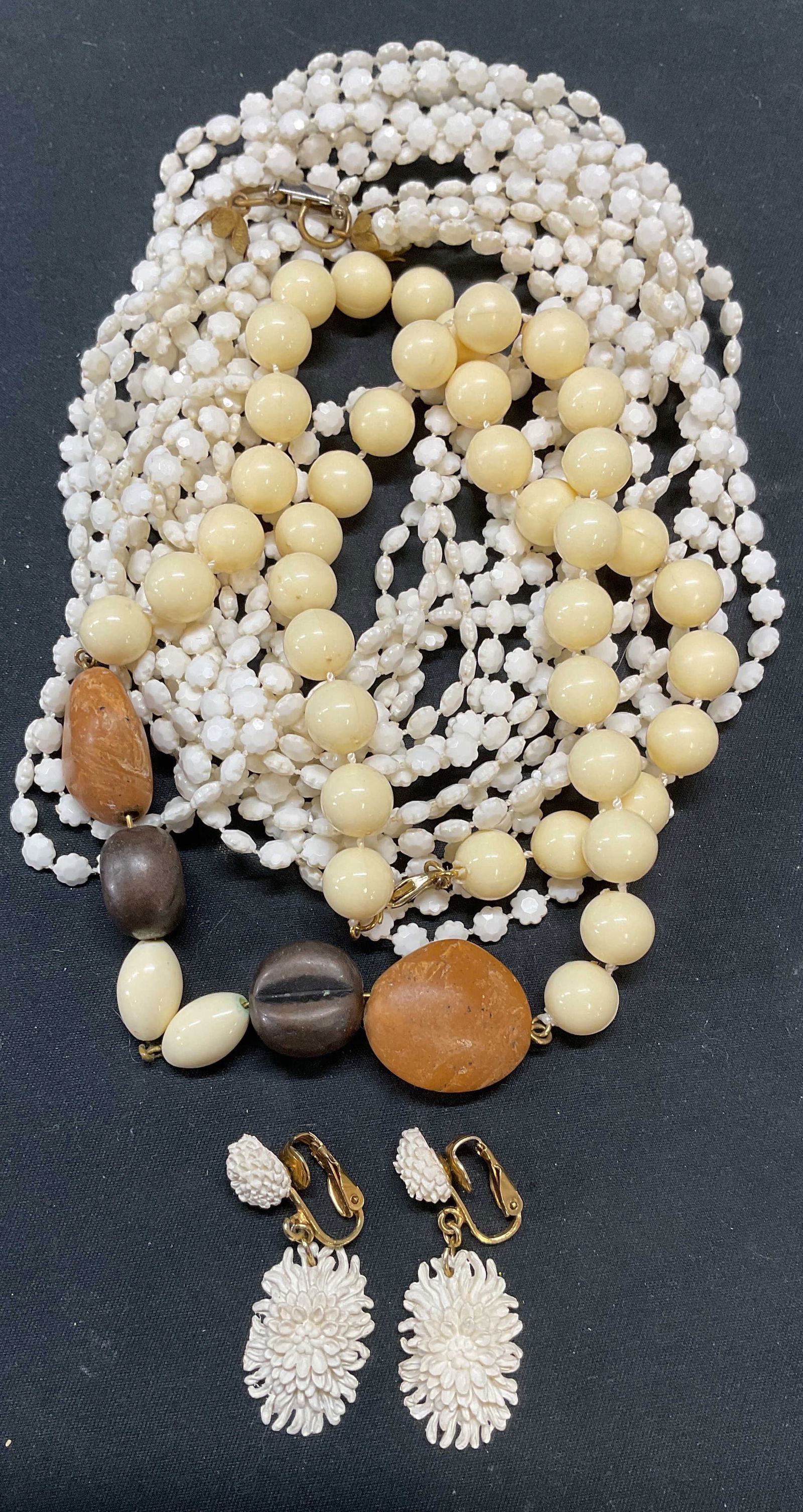 Lot 3 White Beaded Necklaces & Earrings (1 of 7)