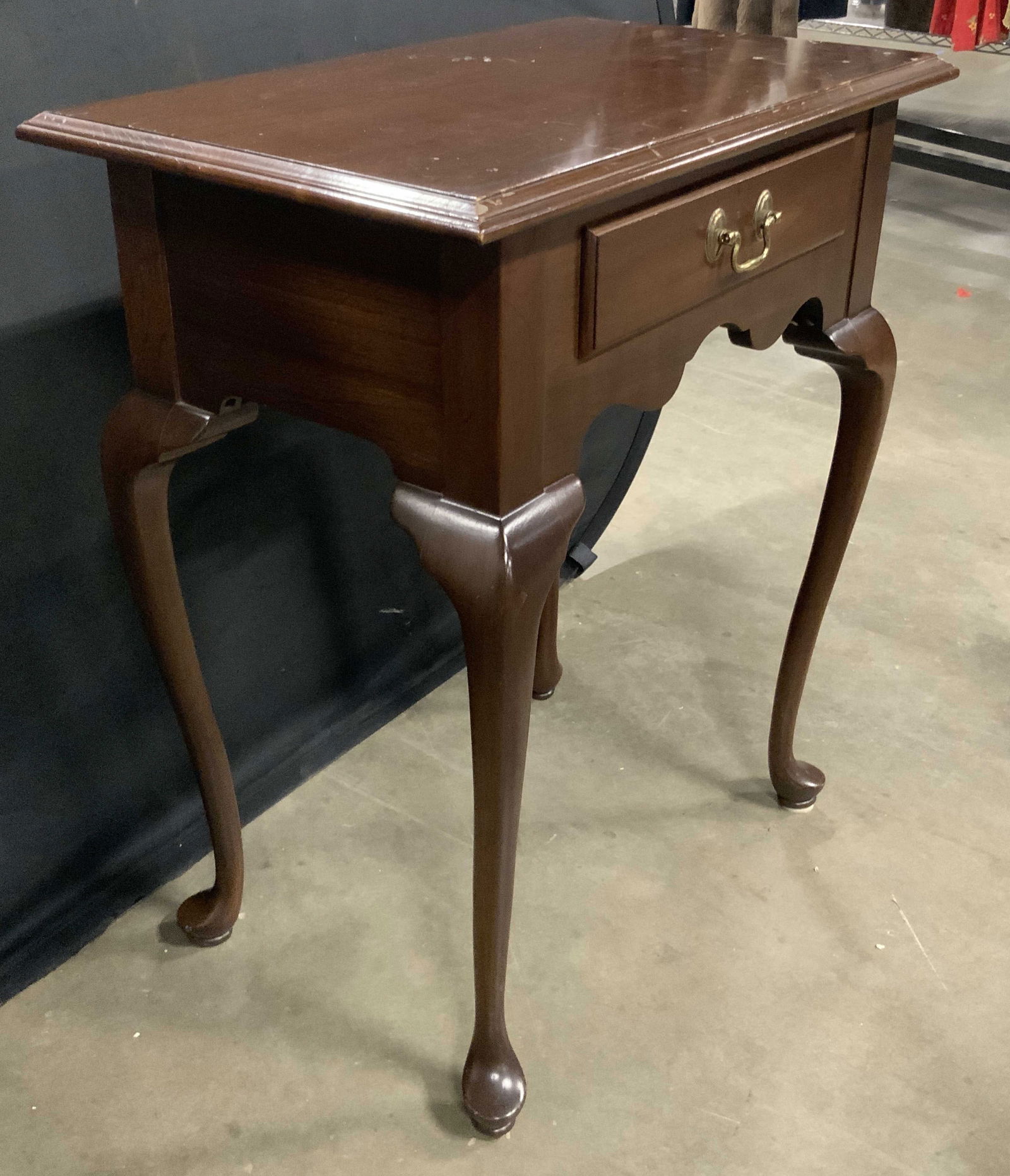 ETHAN ALLEN Queen Anne Style Wooden End Table (1 of 10)