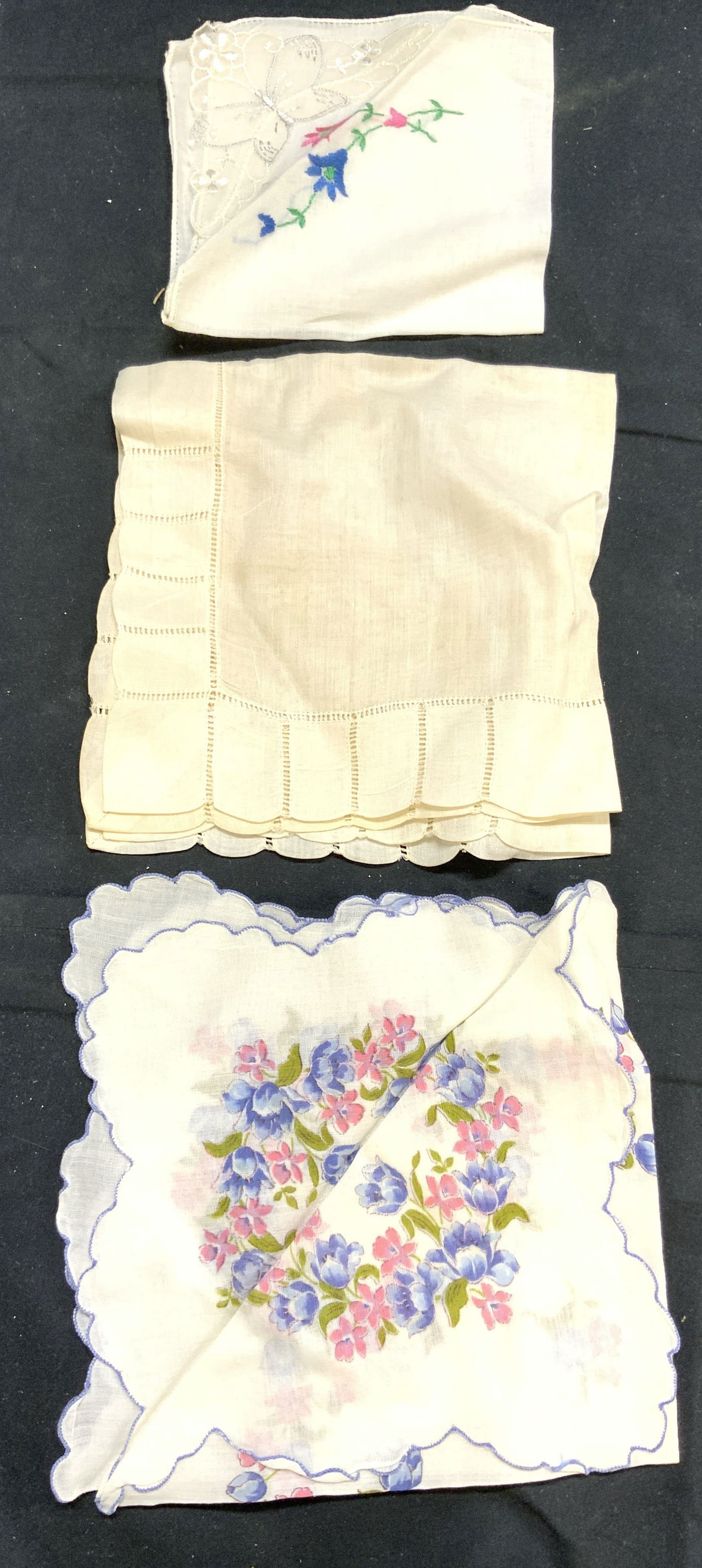 Lot 3 Vtg Assorted Handkerchief & Linens: Lot includes 2 handkerchiefs & 1 linen. Each piece is tan toned. One linen and 1 handkerchief has multi toned floral and leaf detail. Largest piece measures approx 12 inches square. Table linens, hand