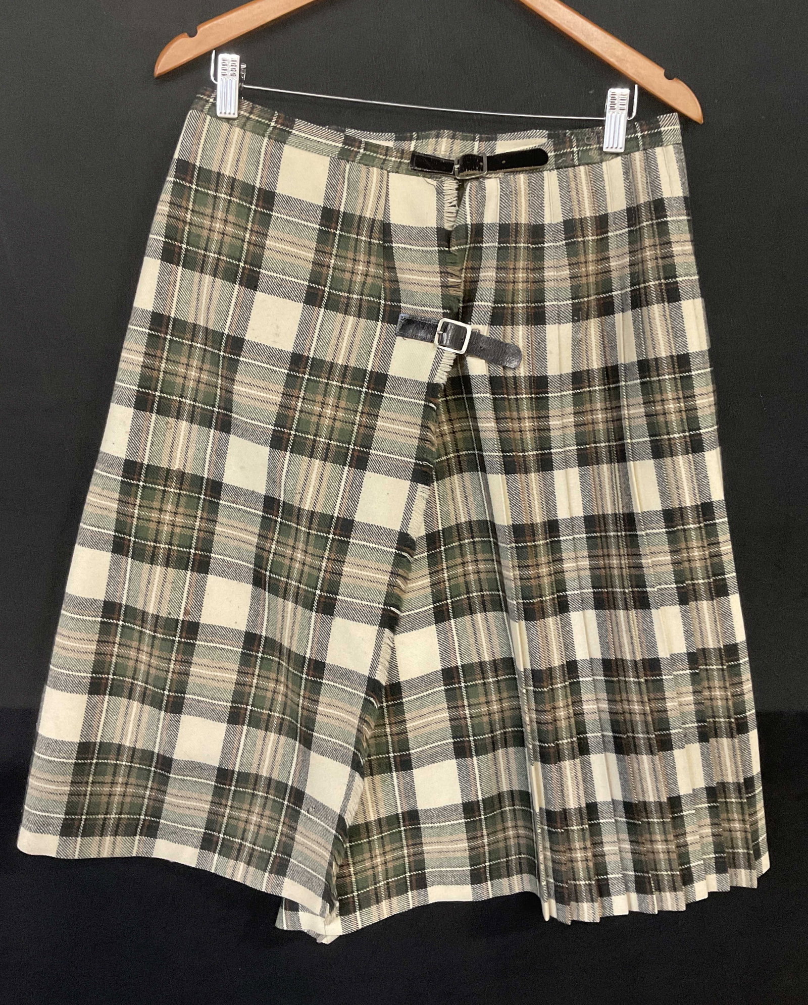 BROWNS OF BERMUDA 100% Wool Vintage Skirt: BROWNS OF BERMUDA 100% Wool Vintage Skirt. Two belt buckles attached to skirt. Measured flat approx. 26.5 inches in left. Measured flat approx. 15 inches across waist. Losses, discoloration, and surfa