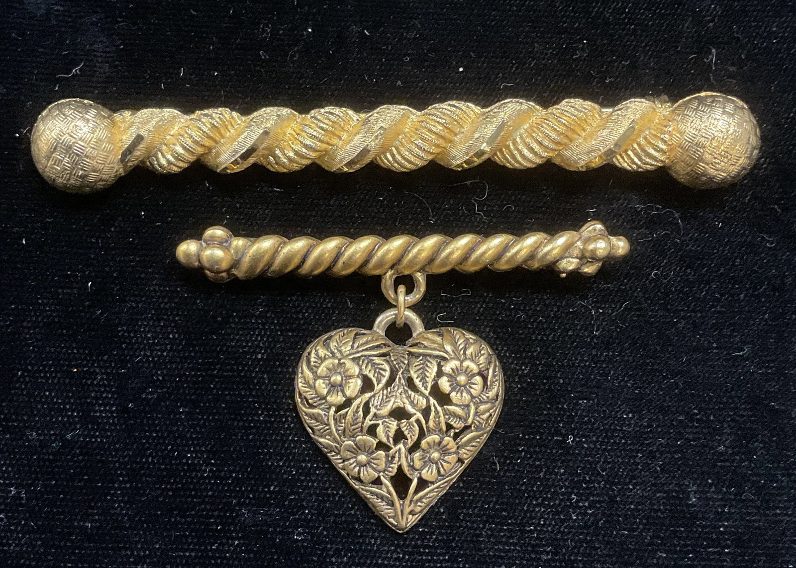Lot 2 Gold Tone Heart & Bar Brooches: Lot of 2 gold tone bar and heart pendant brooches. Larger measures approx 3.5 inches long. Some wear to both pieces including scratching observed. Jewelry, estate jewelry, costume jewelry, cocktail je