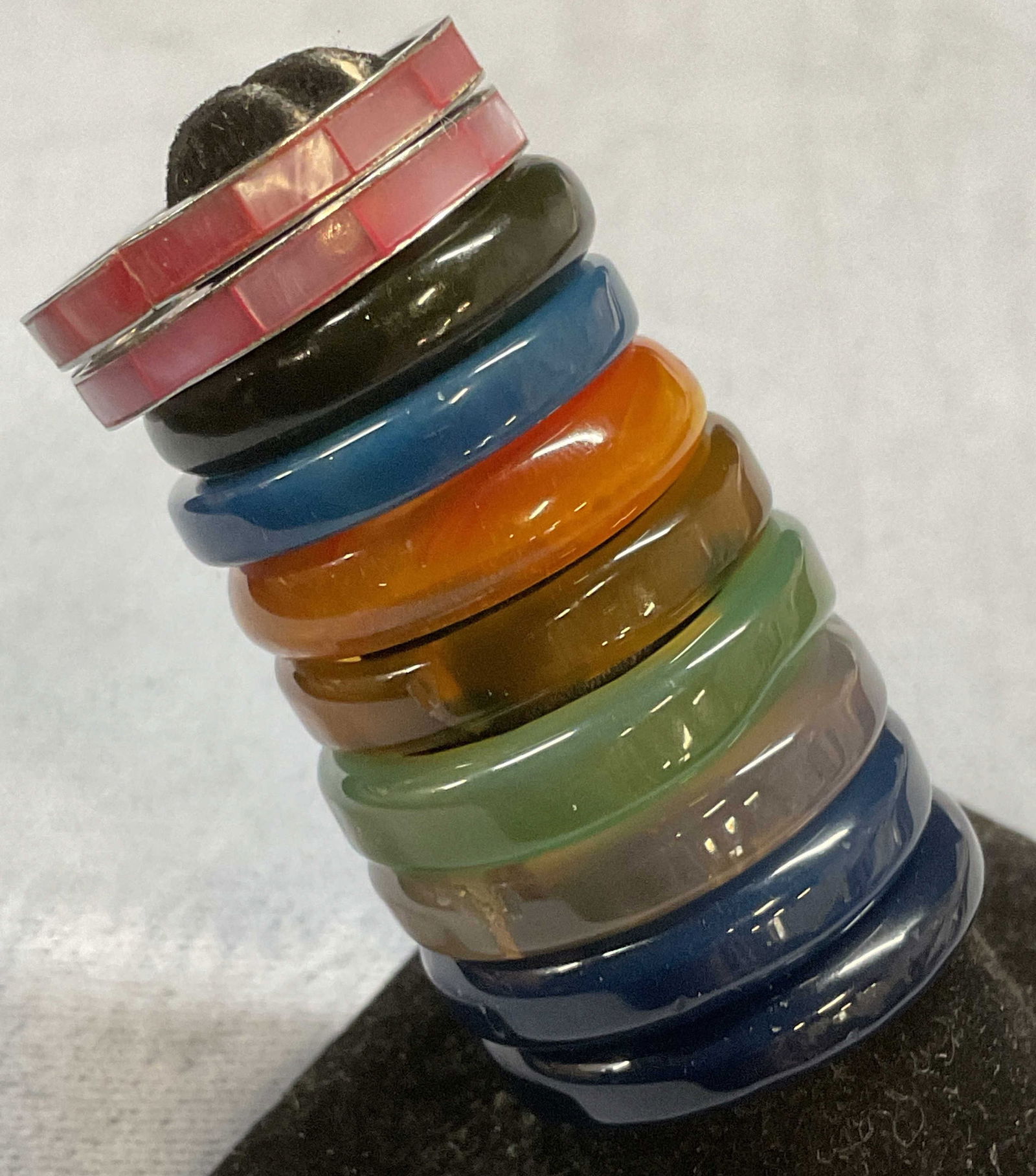 Group Lot Semiprecious, MOP, Glass Rings: Group lot of 11 assorted rings. Mixed materials, semiprecious stones, glass, and inlaid dyed mother of pearl on metal. Largest ring size 8.75. Sizes vary. Some wear to all including scratching and chi