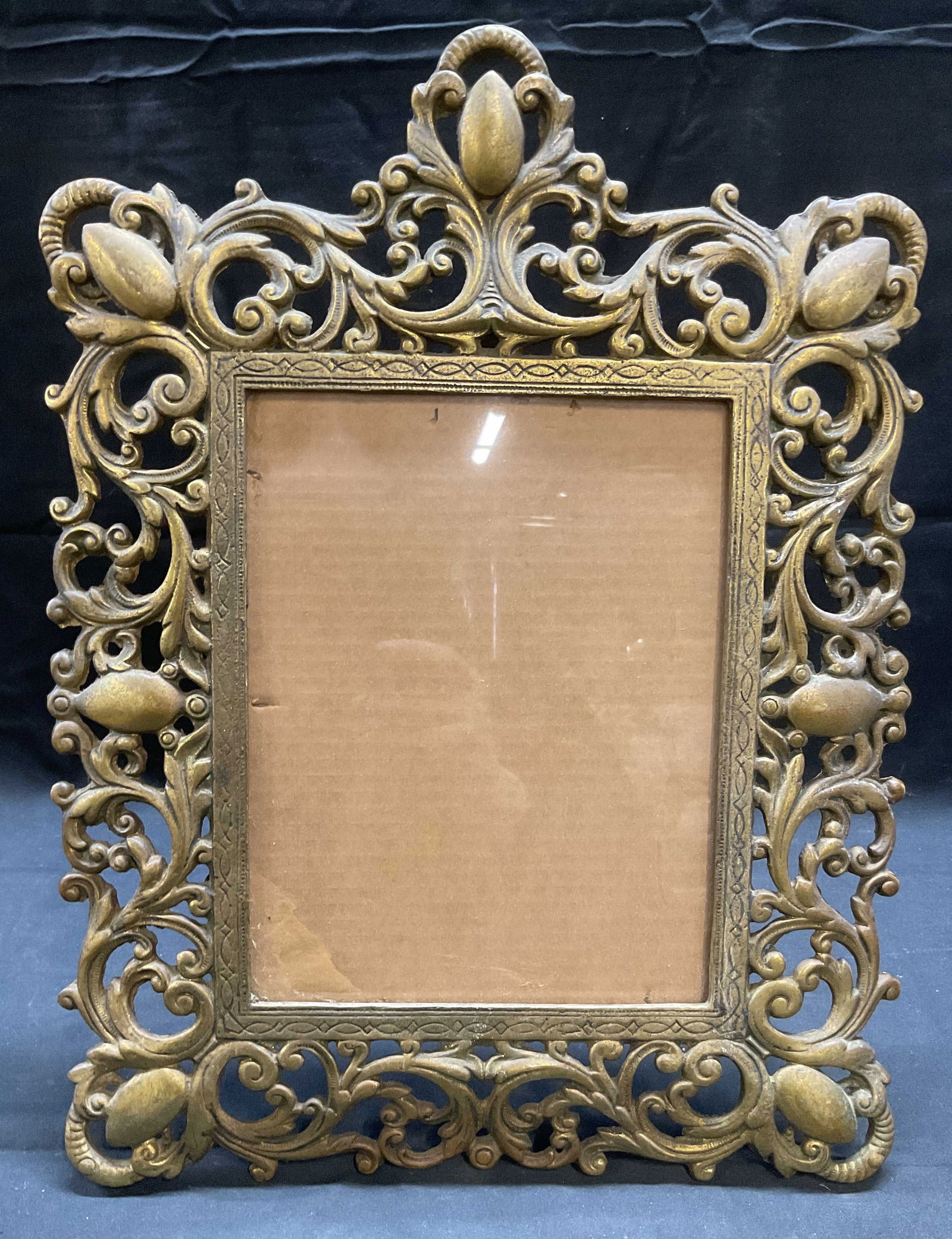 Vtg Heavy Brass Reticulated Scroll Picture Frame (1 of 7)