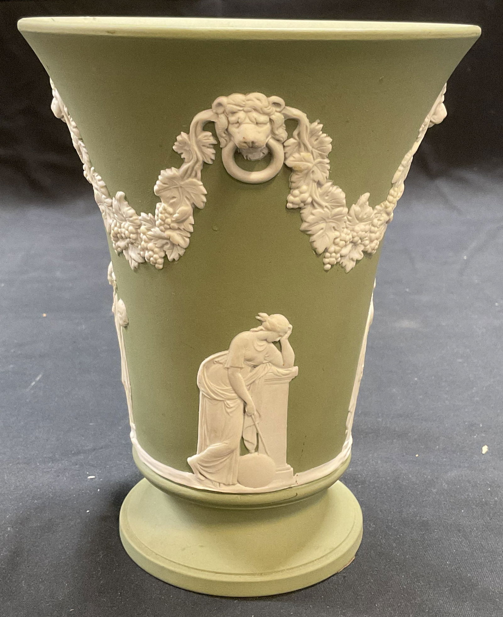 Vtg, Wedgwood Green Jasperware Vase, England (1 of 6)