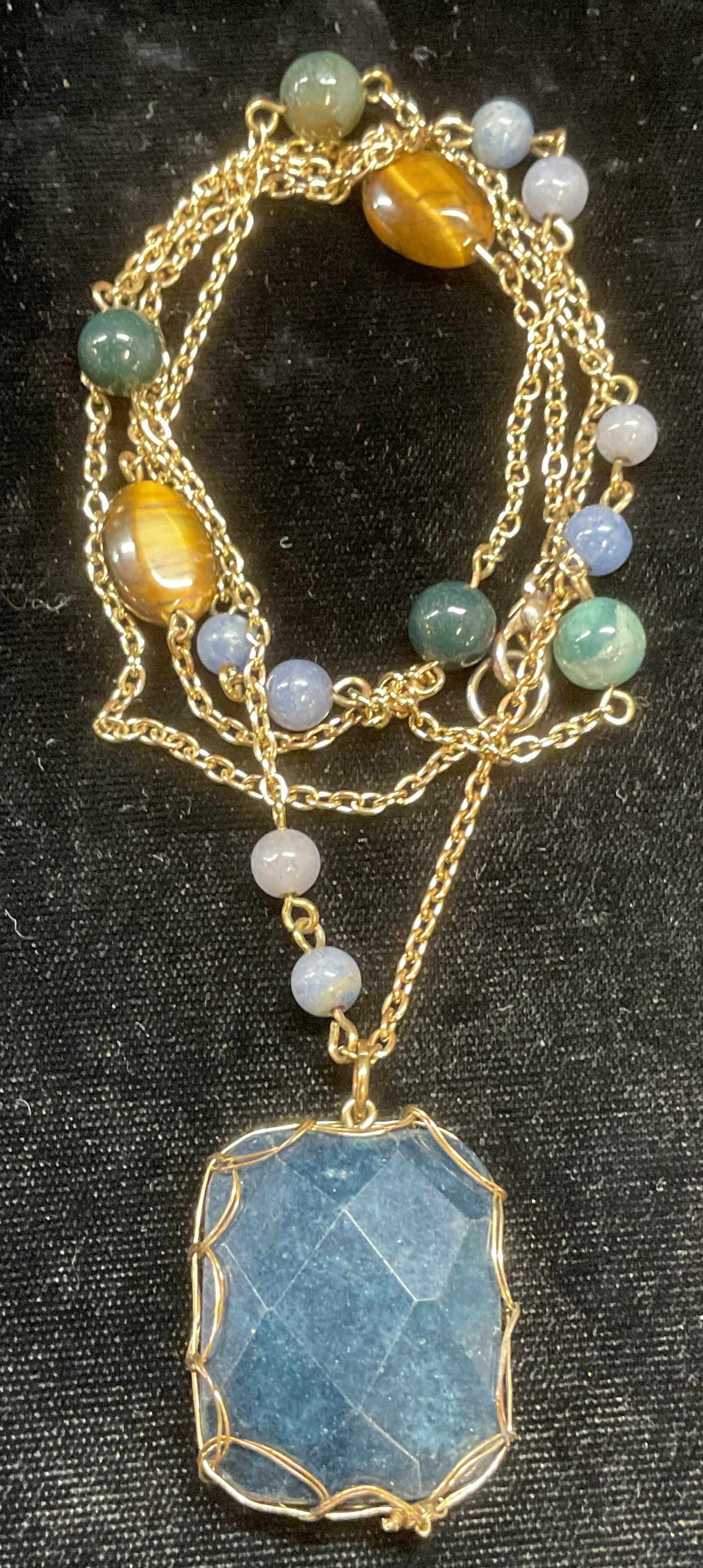 Gold Tone Blue Semiprecious Pendant Necklace: Gold tone necklace with semiprecious beads and blue semiprecious stone pendant. Drop length approx 16.5 inches. Some wear including scratching observed. Jewelry, estate jewelry, costume jewelry, cockt