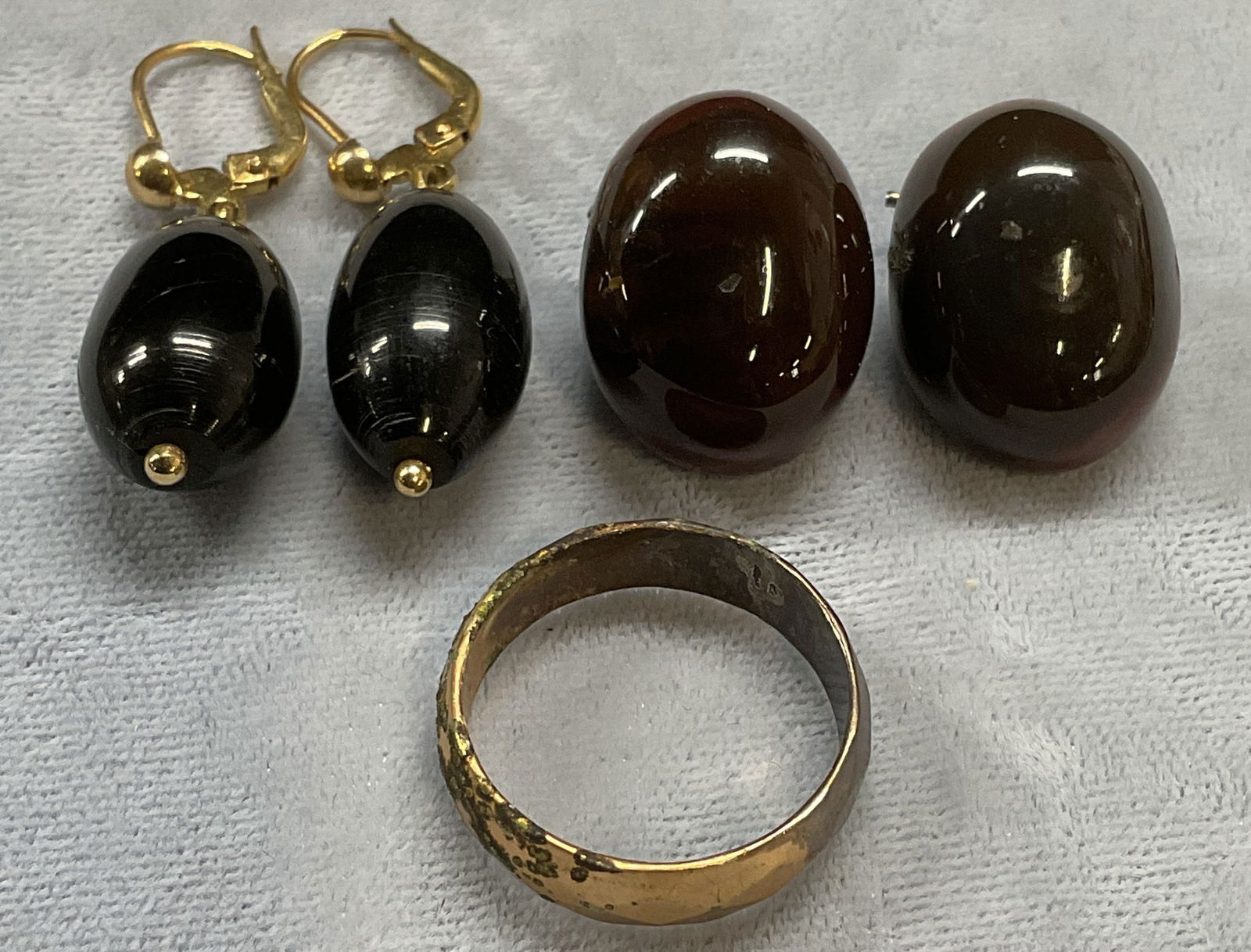 Lot 3 Agate Earrings, Gold Pl Ring, Black Earrings (1 of 7)