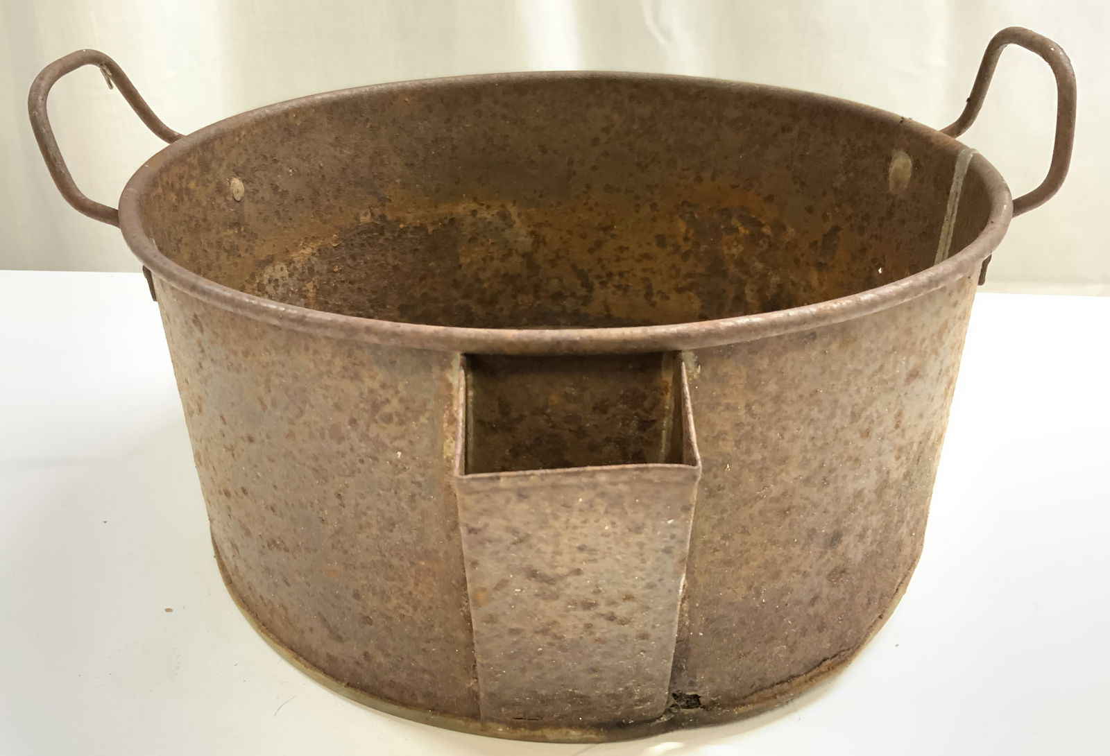 Antq Copper Bottom Skimming Pot w/ Low Spout: Skimming pot is antique. Piece has circular form. Piece has handles at sides. Pot has low spout. Piece appears to have copper bottom. Skimming pot measures approximately 11.5 inches 6.75 inches tall.