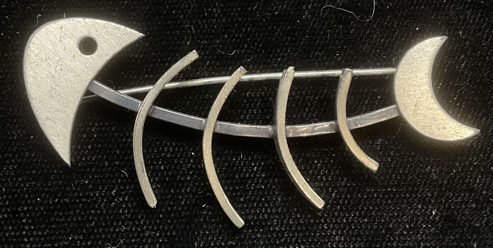 Vtg Beau Sterling Silver Fish Bone Brooch: Vintage Beau Sterling silver fish bone skeleton brooch. Signed on underside. Marked sterling. Measures approx 2.25 x 1 inches. Total weight .17 ozt. Some wear including scratching observed. Jewelry, e