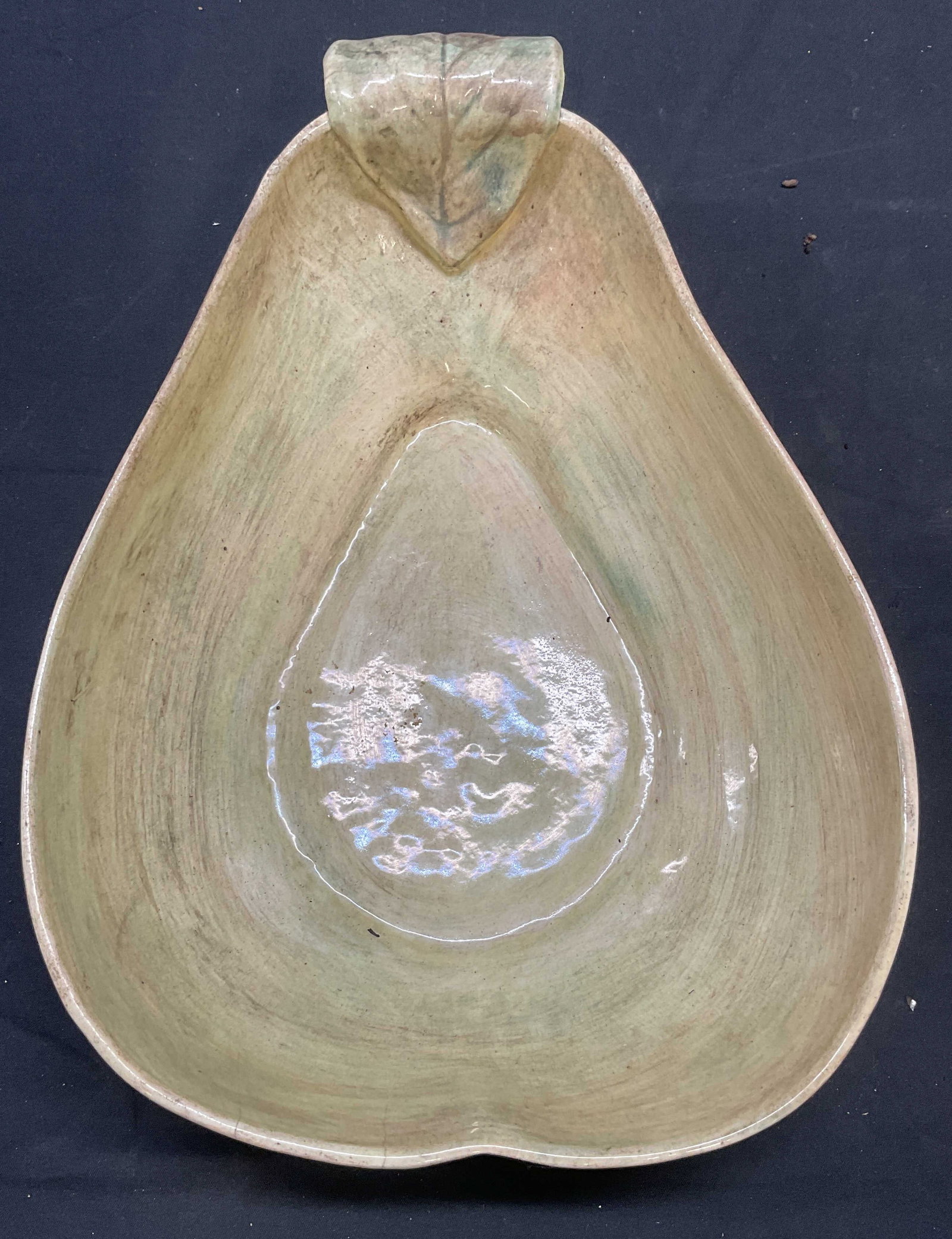 Vtg Wolper Art Studio Green Ceramic Pear Bowl: Vintage Spegamic Wolper Art Studio ceramic pear motif bowl in green. Signed on label. Measures approx 12 x 8.25 x 3 inches. Wear including scratching and hairline cracks observed. Spegamic bowl, Wolpe