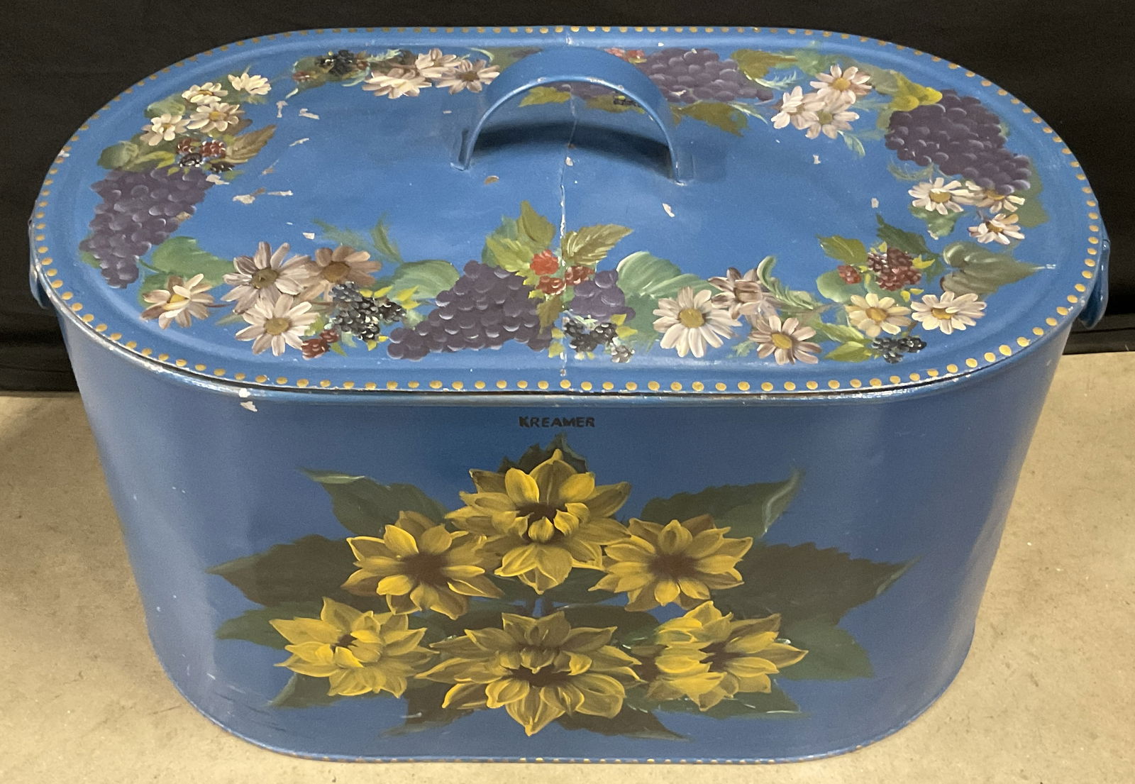 KREAMER Vintage Hand Painted Metal Wash Basin, Lid (1 of 7)